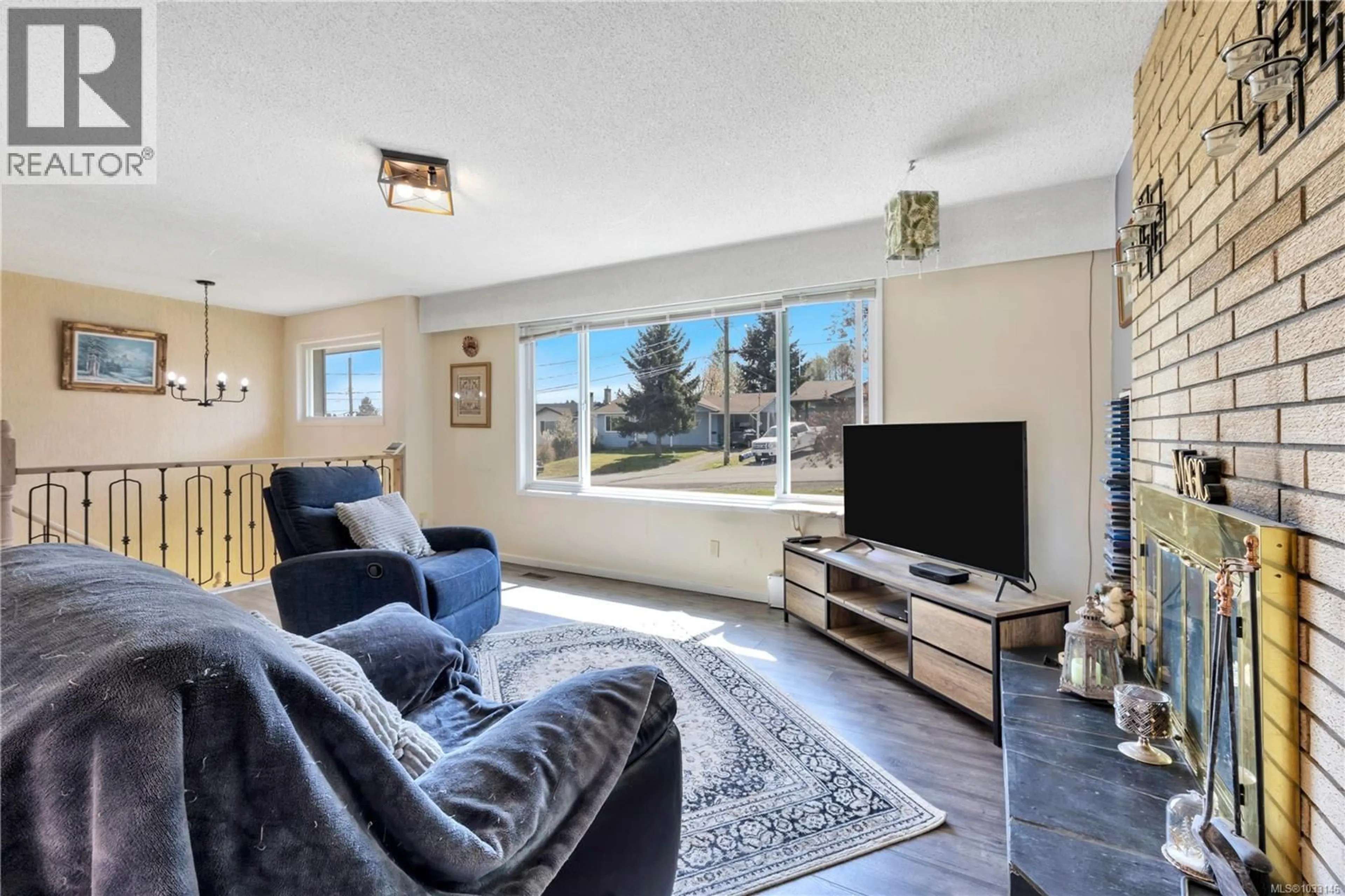 Living room with furniture, unknown for 564 NOVA STREET, Nanaimo British Columbia V9R5N5