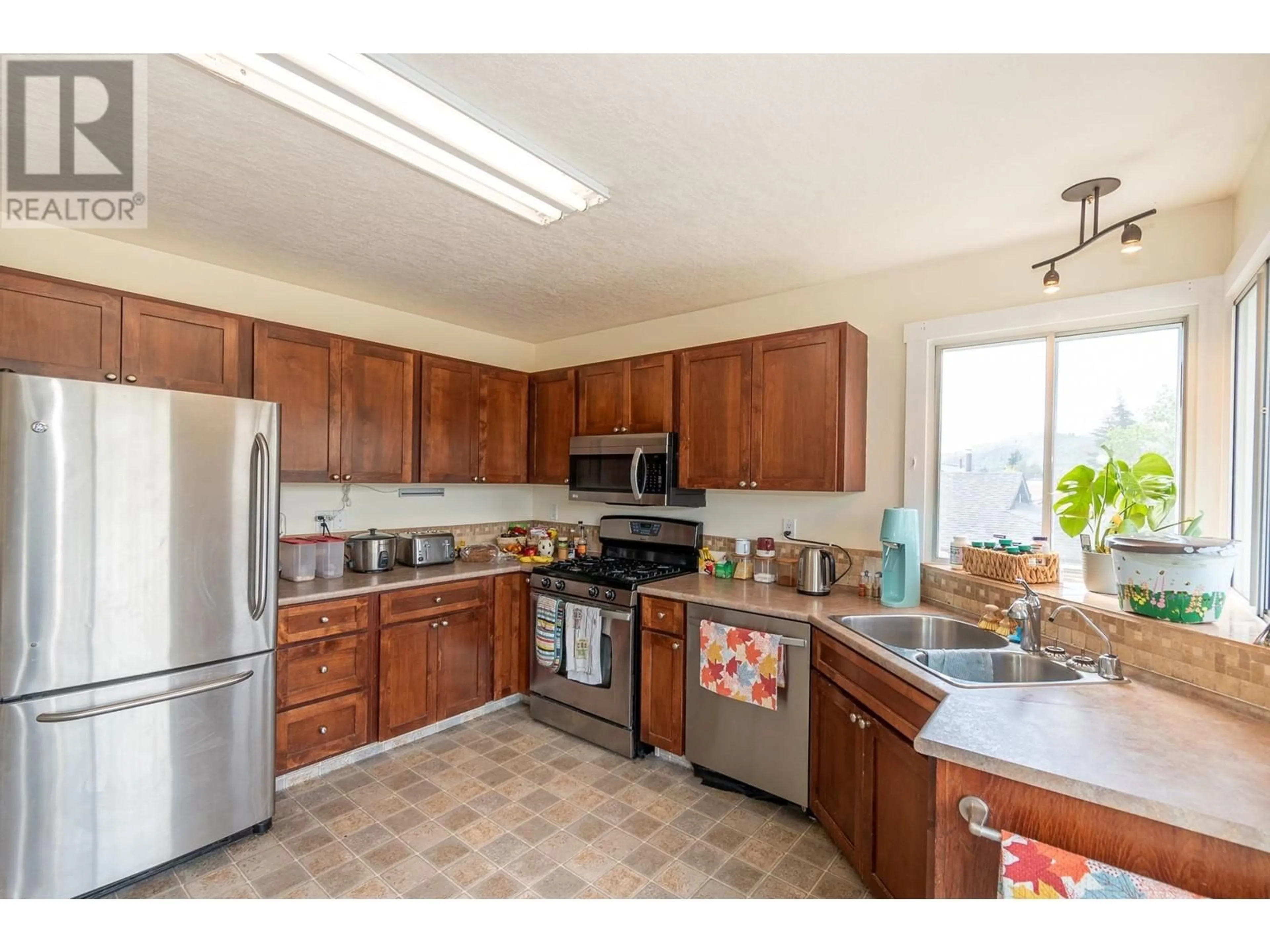 Standard kitchen, ceramic/tile floor for 1789 Bighorn Road, Vernon British Columbia V1T8X4