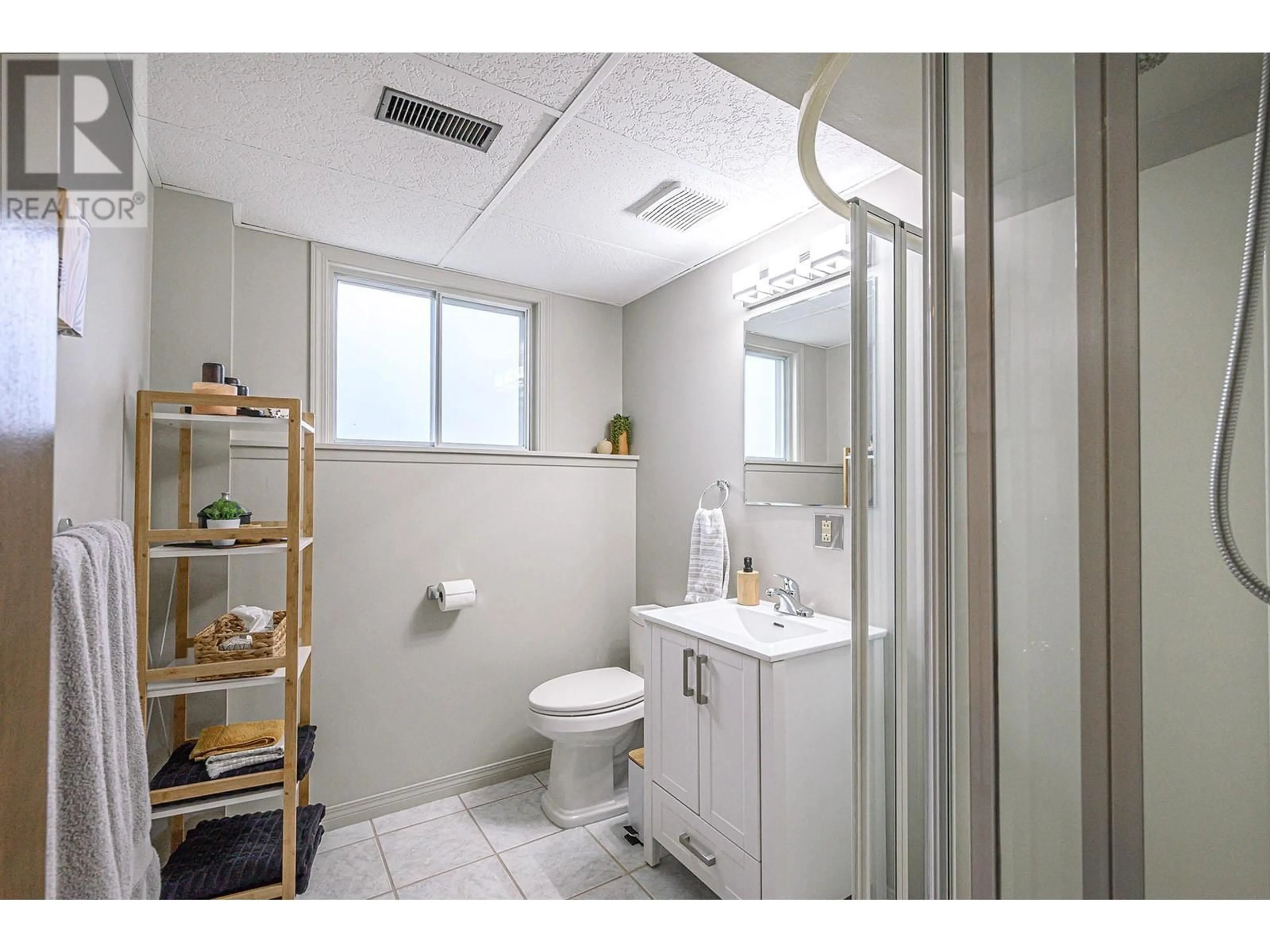 Standard bathroom, ceramic/tile floor for 6277 CHUKAR Drive, Kamloops British Columbia V2C4T6