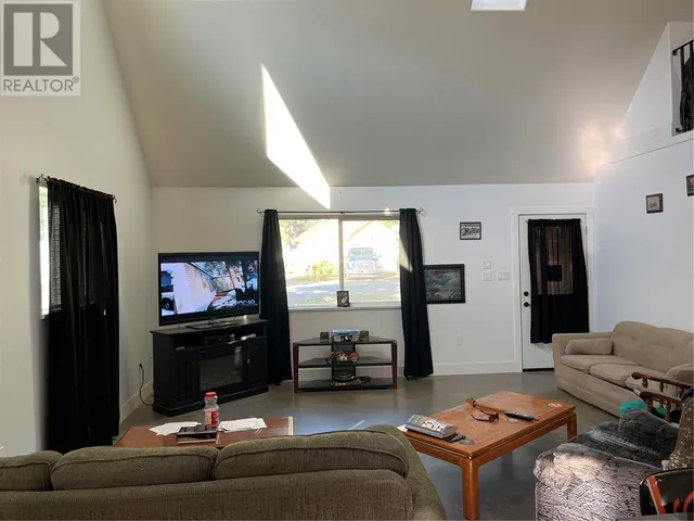 5763 PONDEROSA ROAD, Falkland 4