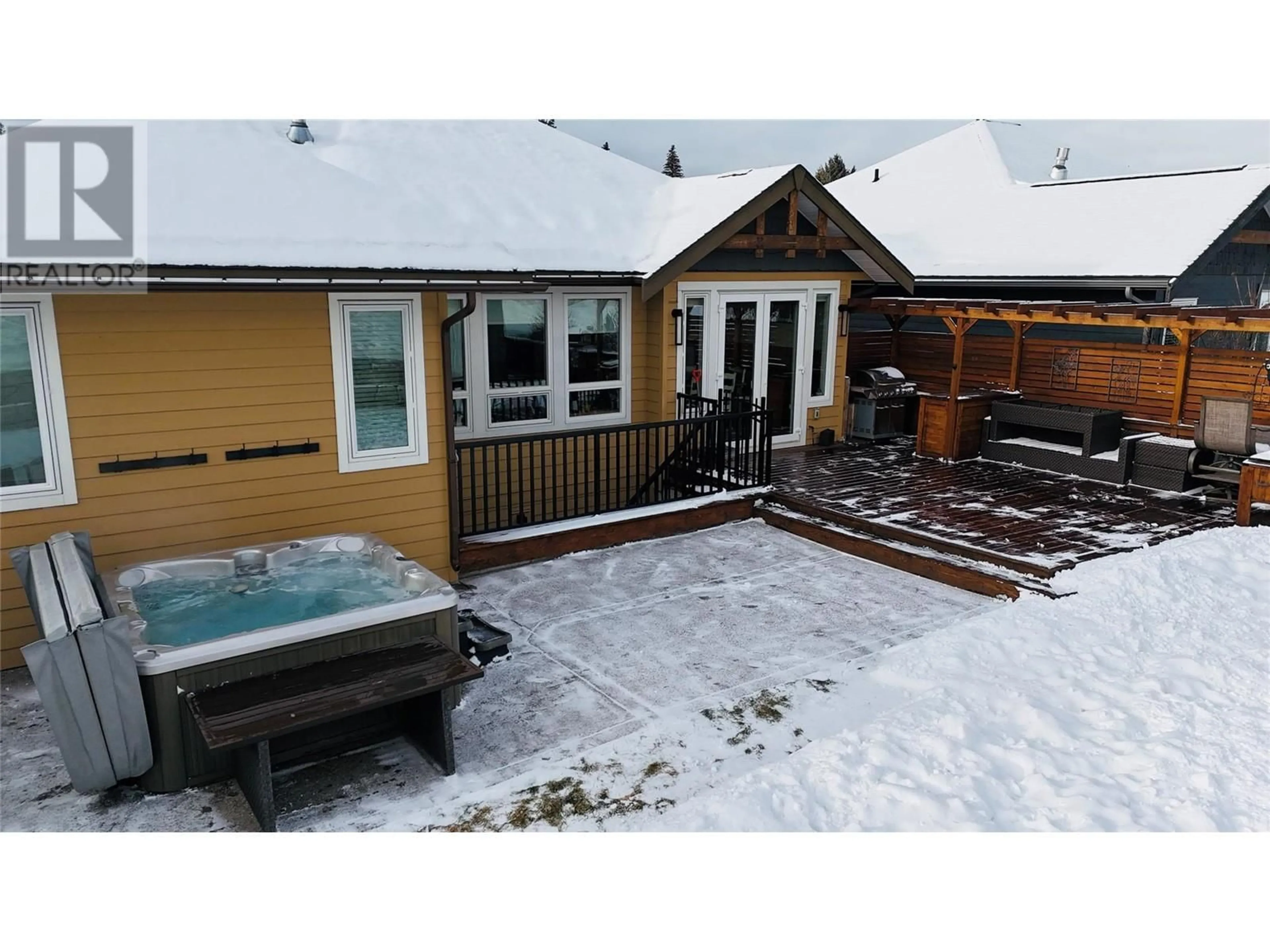 Patio, street for 1858 FOXWOOD Trail, Windermere British Columbia V0B2L0