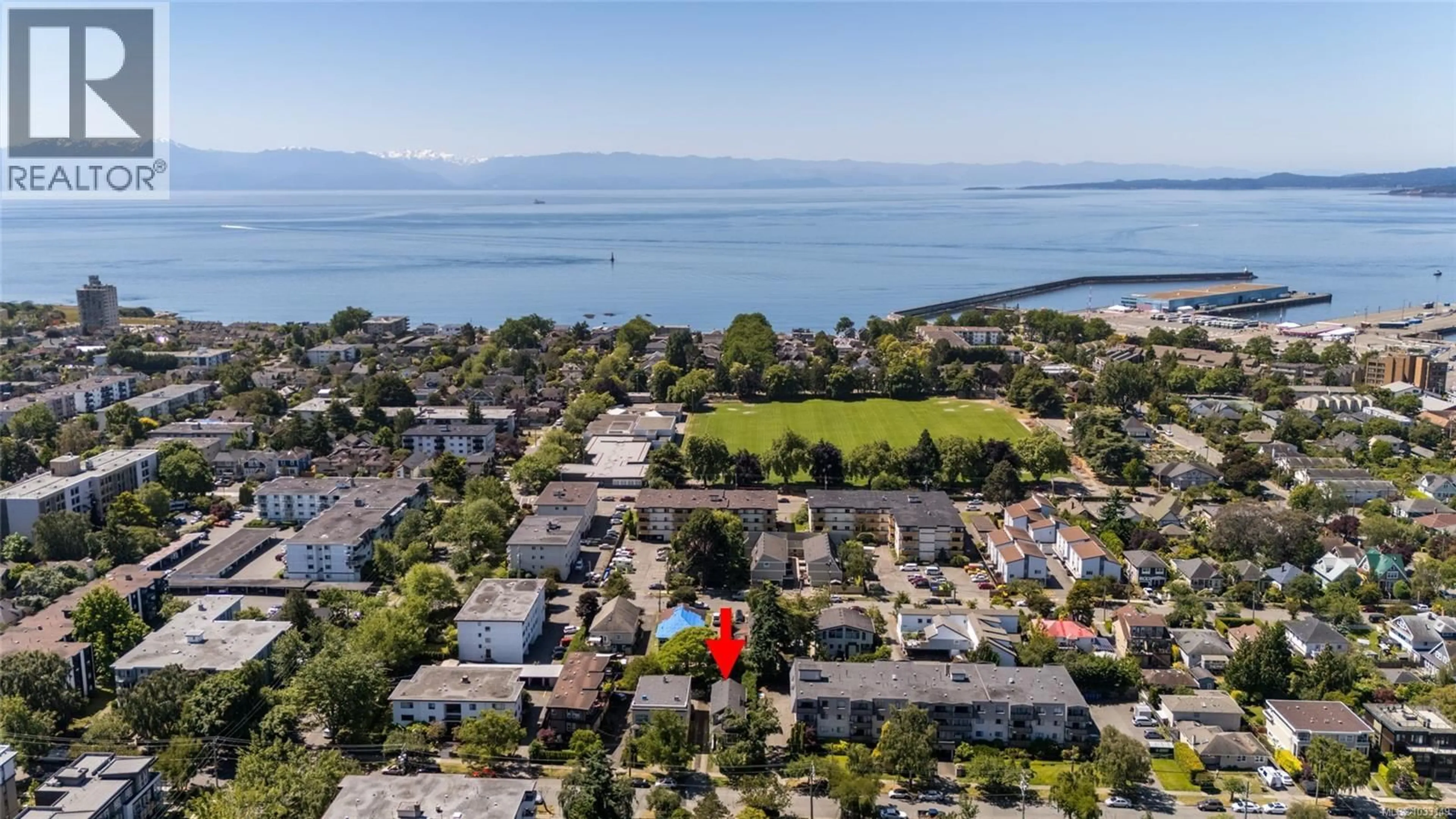 A pic from outside/outdoor area/front of a property/back of a property/a pic from drone, water/lake/river/ocean view for 257 MICHIGAN STREET, Victoria British Columbia V8V1R4