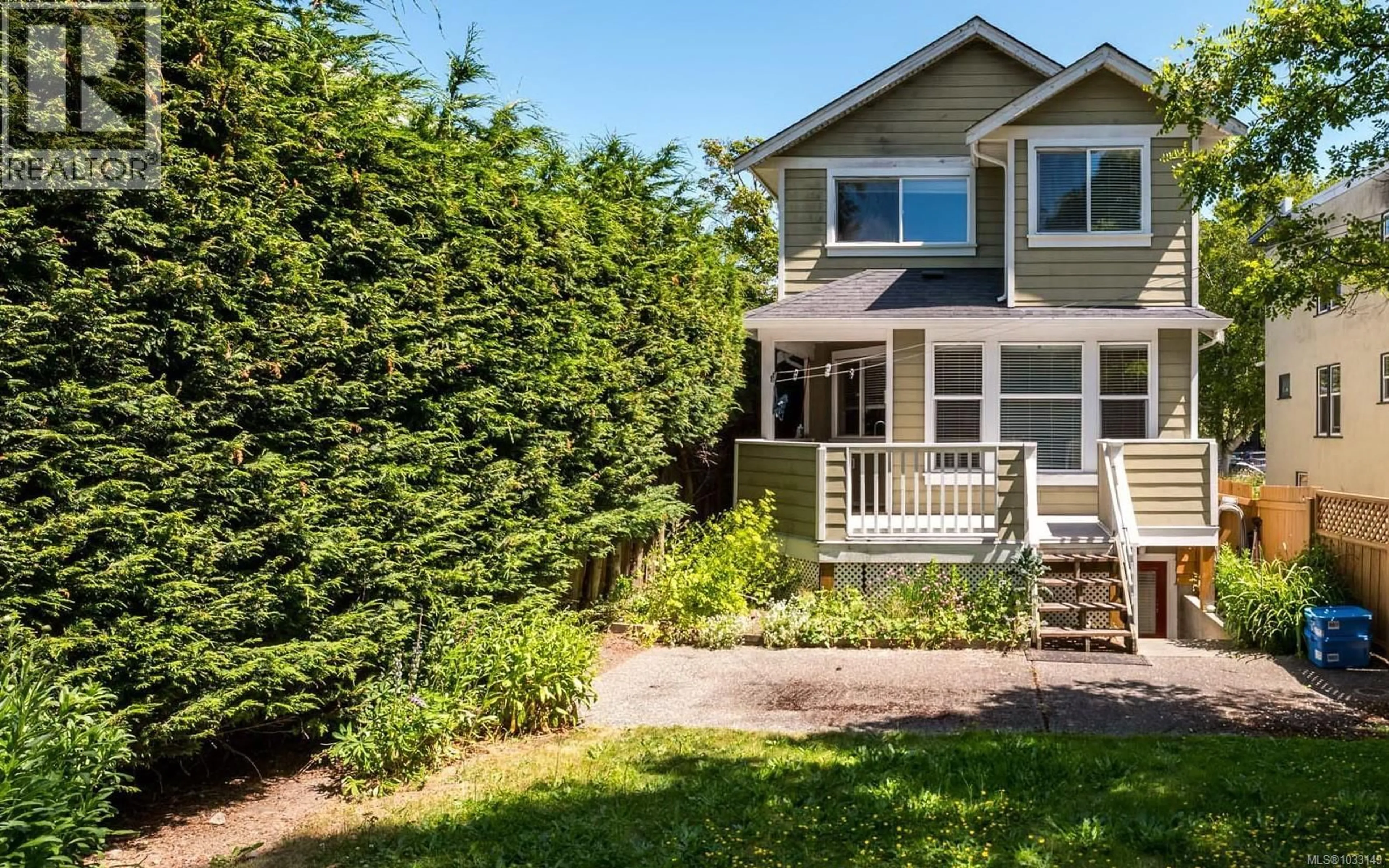 Home with vinyl exterior material, street for 257 MICHIGAN STREET, Victoria British Columbia V8V1R4