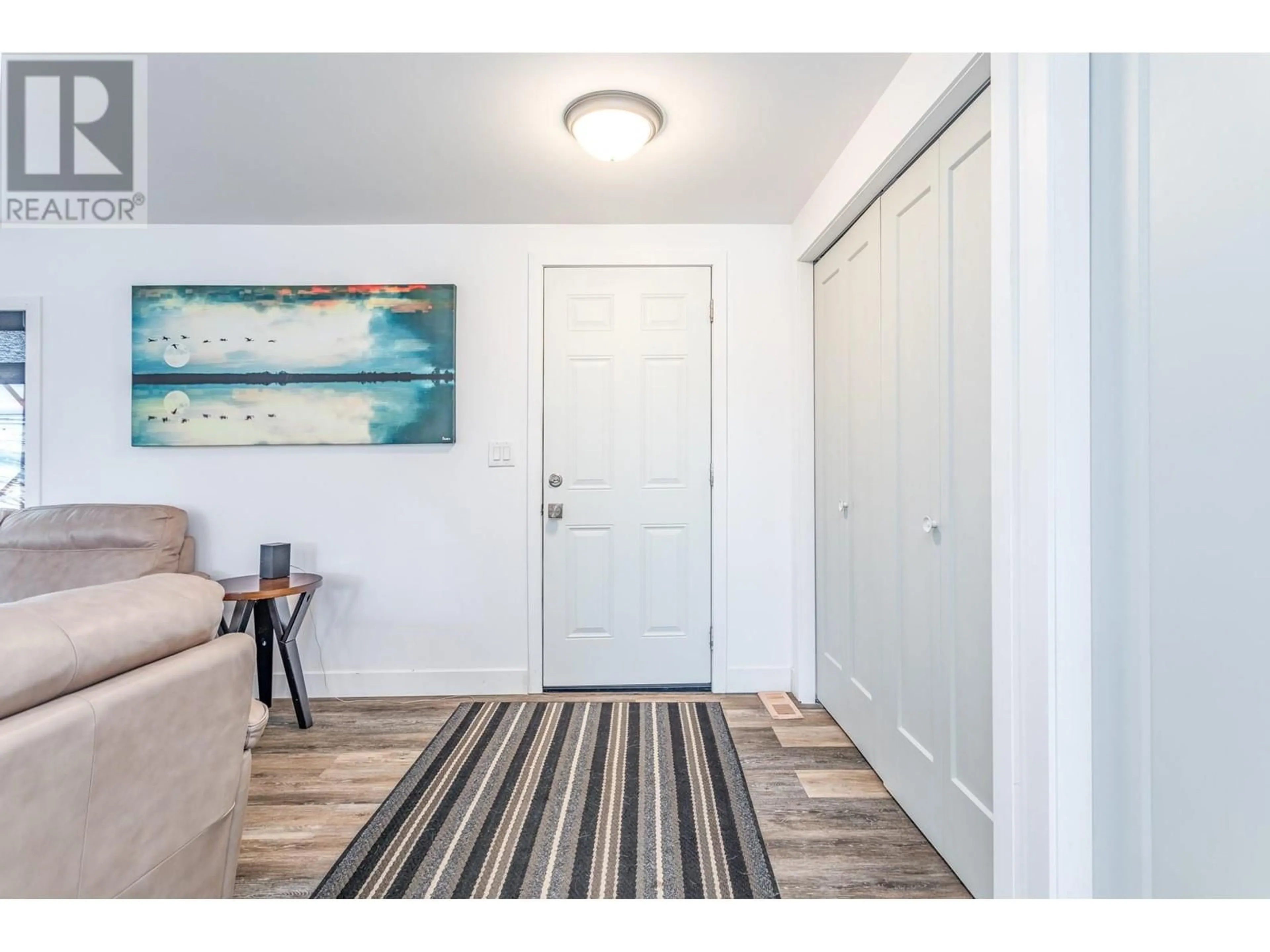 Indoor entryway for 93 - 4075 MCCLAIN ROAD, Kelowna British Columbia V1W4R4