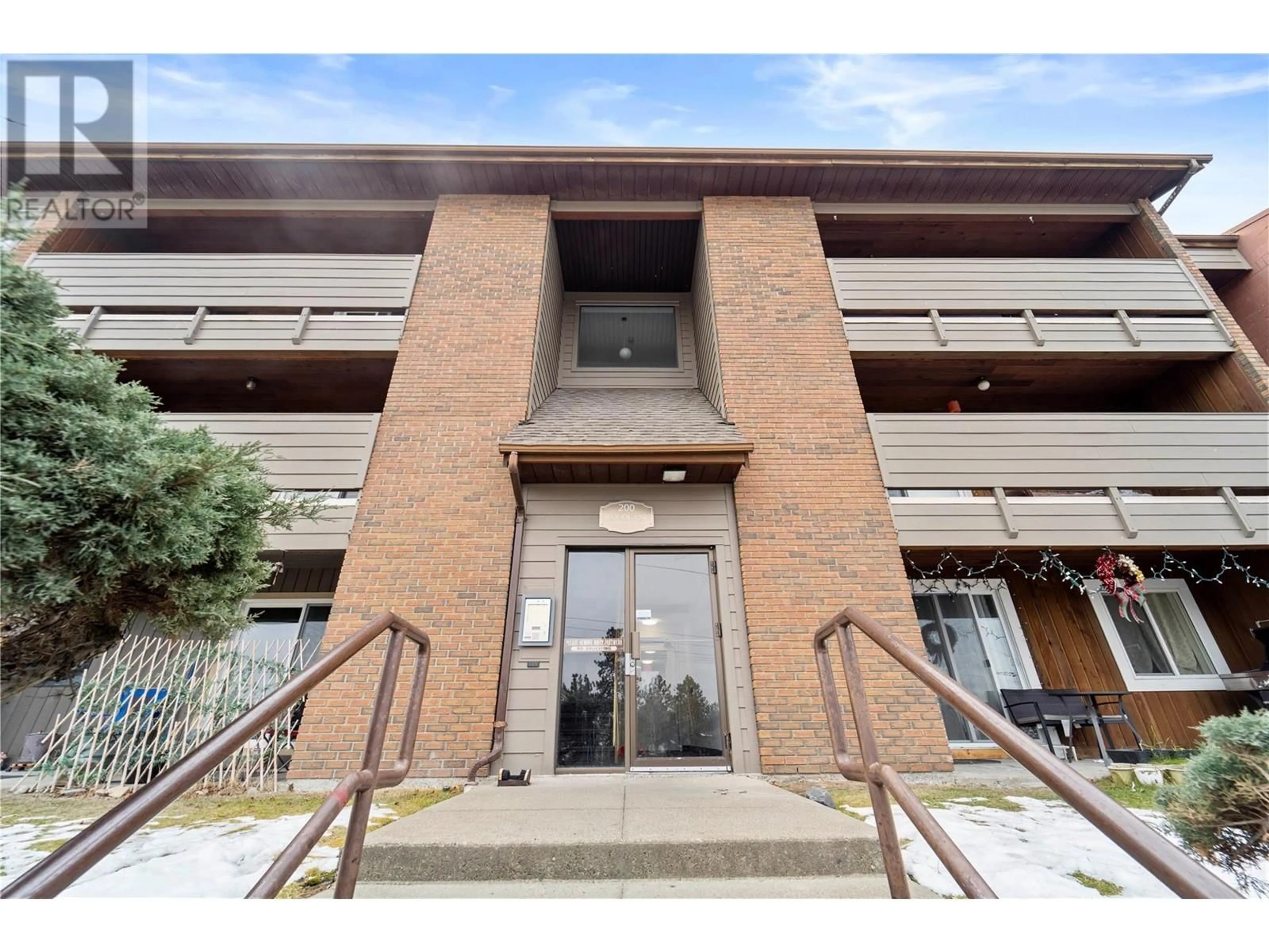 Indoor foyer for 44 WHITESHIELD  S Crescent Unit# 210, Kamloops British Columbia V2E2J1