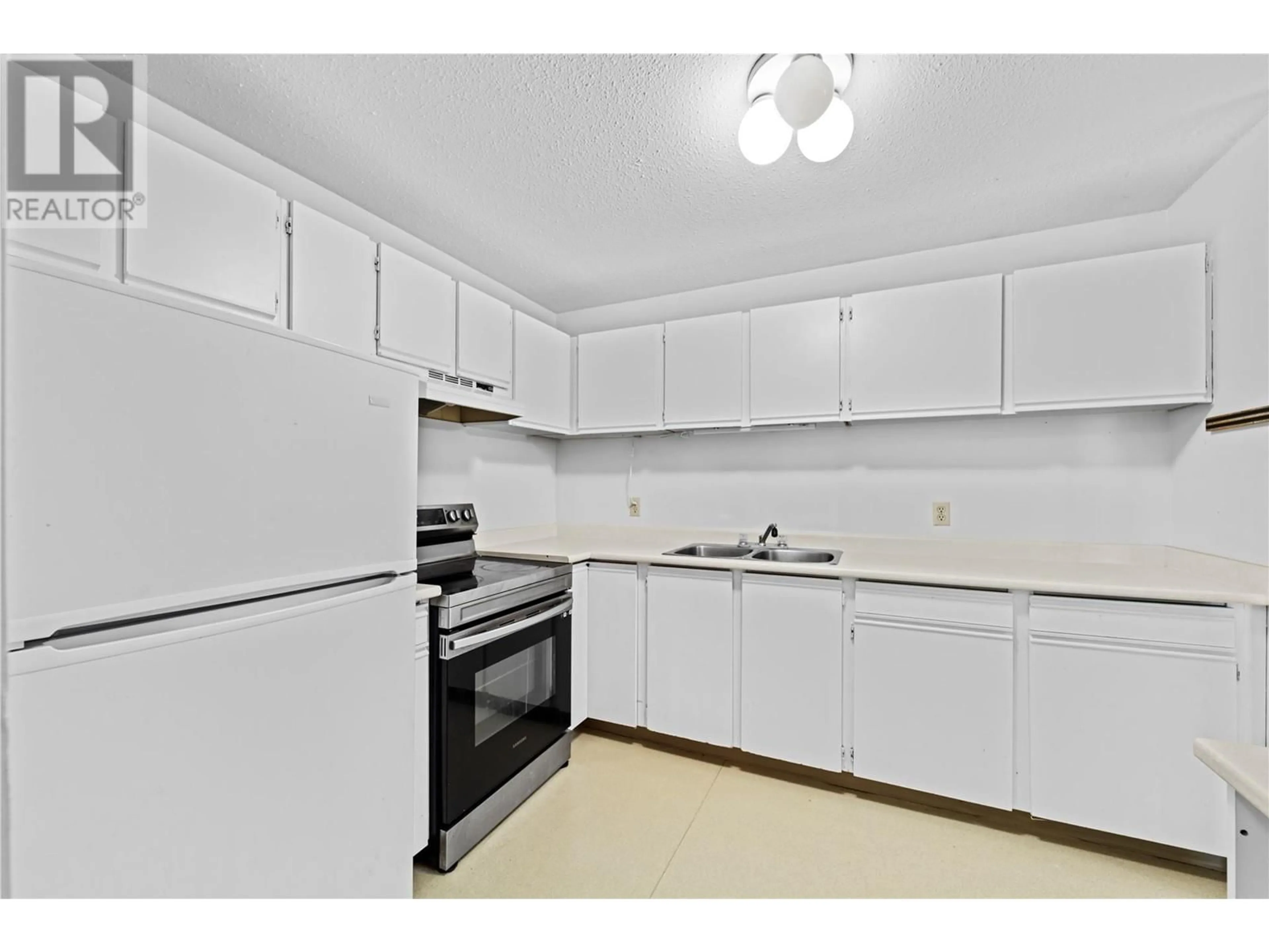 Standard kitchen, unknown for 44 WHITESHIELD  S Crescent Unit# 210, Kamloops British Columbia V2E2J1