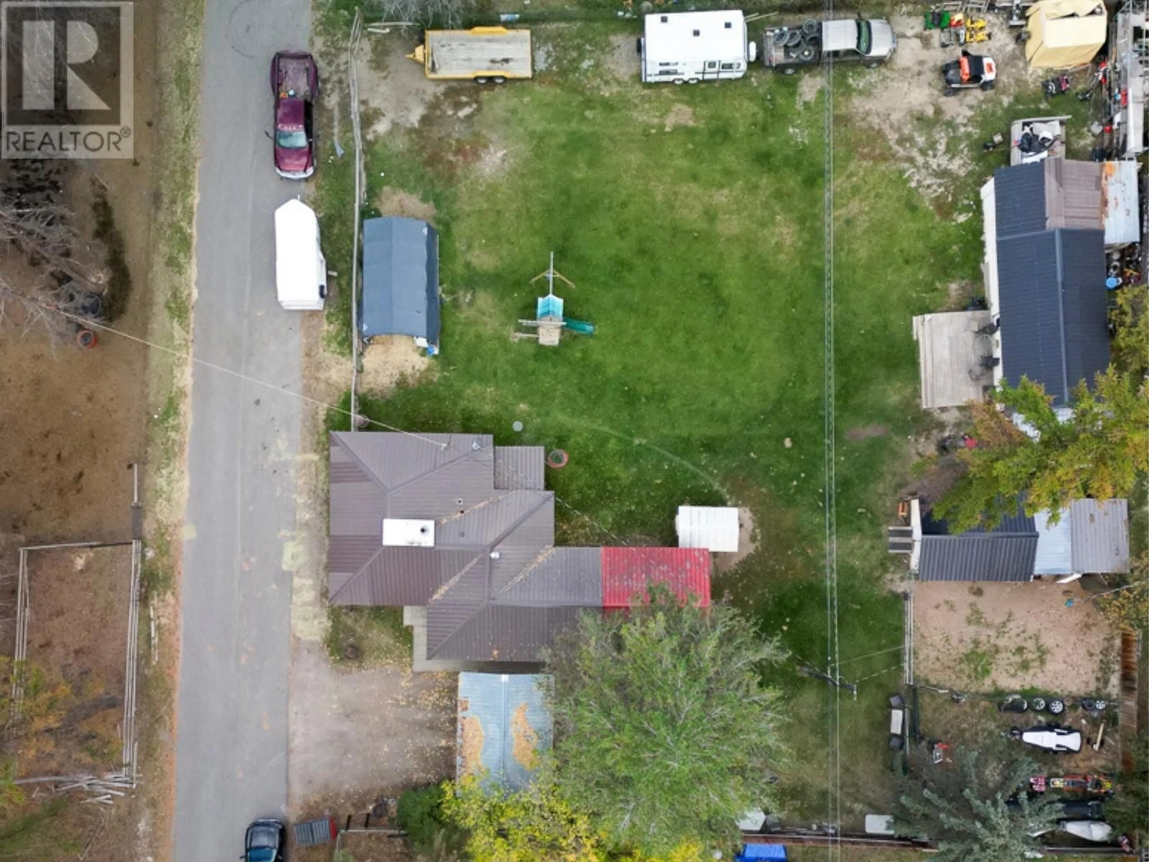 A pic from outside/outdoor area/front of a property/back of a property/a pic from drone, street for 1128 24TH  S Avenue, Cranbrook British Columbia V1C6Y8