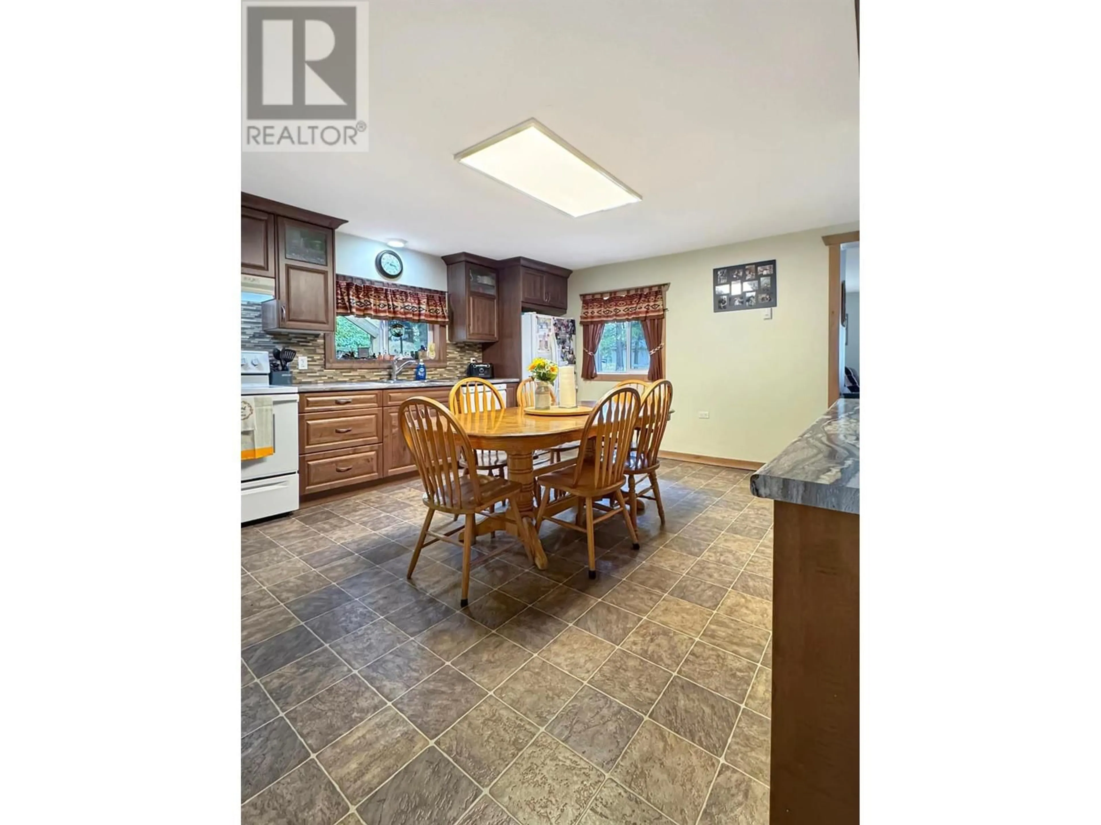 Open concept kitchen, ceramic/tile floor for 1128 24TH  S Avenue, Cranbrook British Columbia V1C6Y8