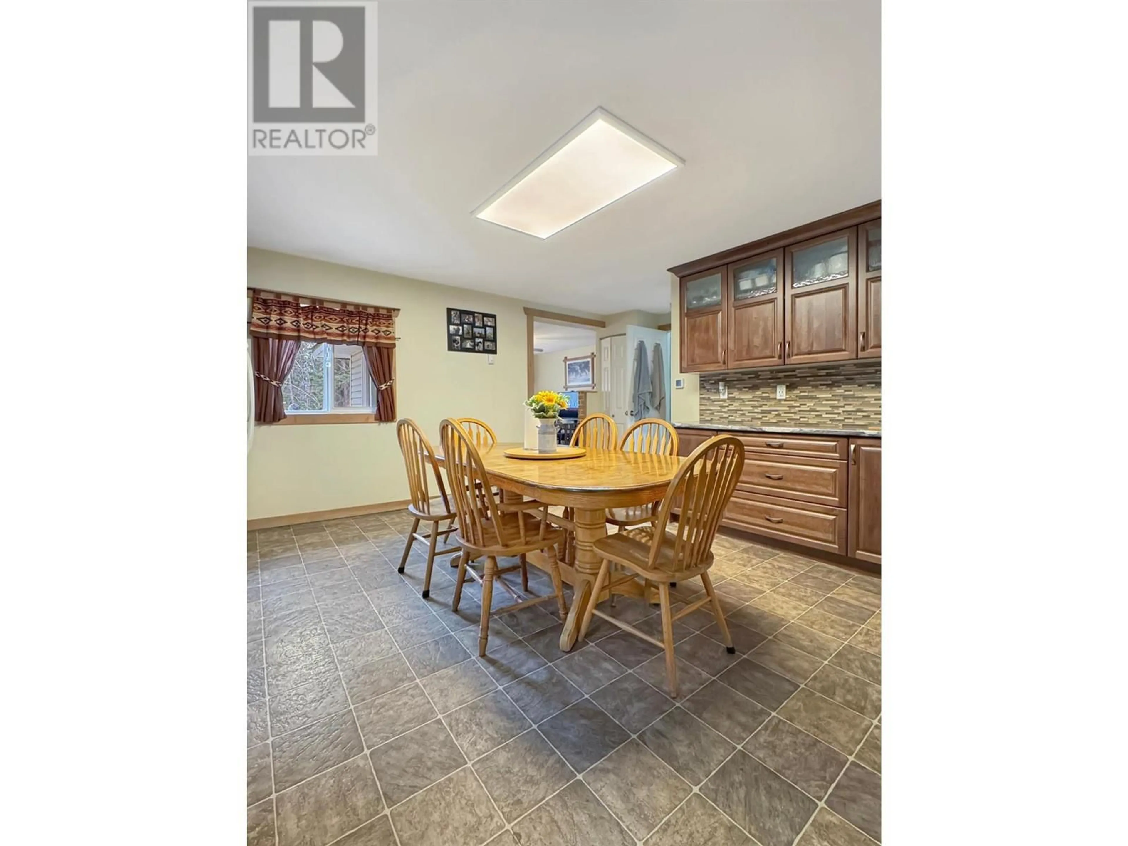 Open concept kitchen, ceramic/tile floor for 1128 24TH  S Avenue, Cranbrook British Columbia V1C6Y8