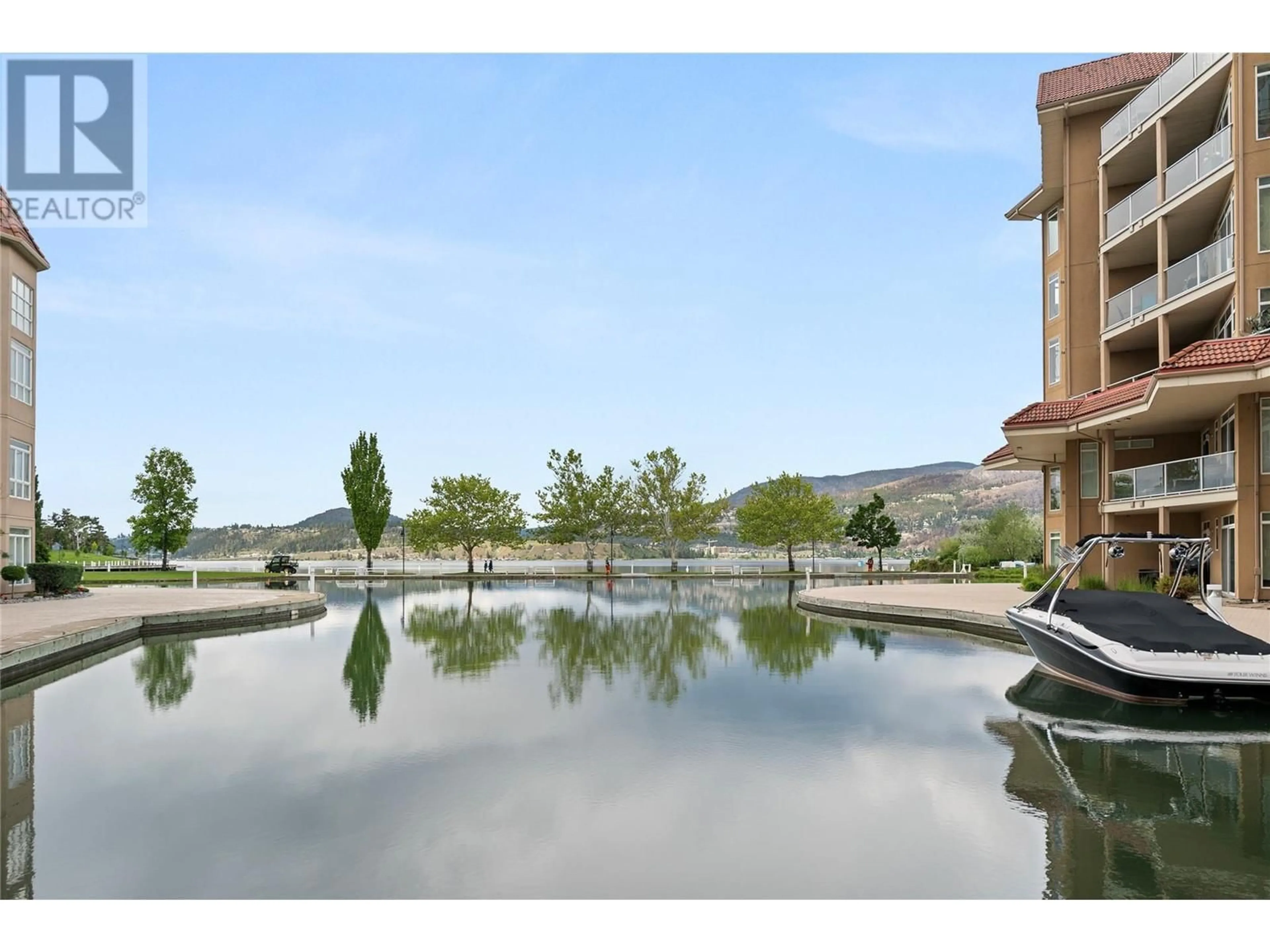 Pool for 303 - 1128 SUNSET DRIVE, Kelowna British Columbia V1Y9W7