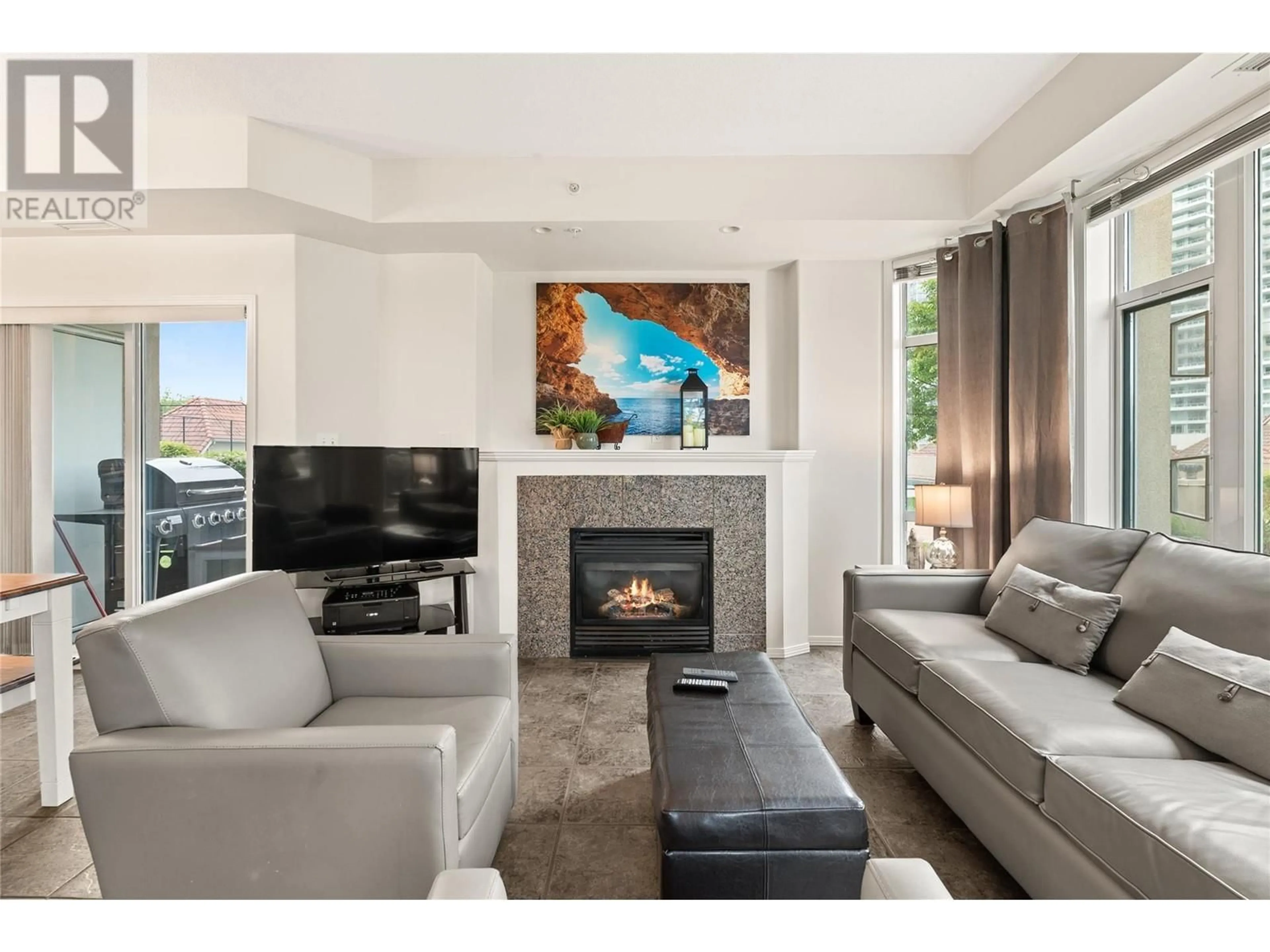 Living room with furniture, unknown for 303 - 1128 SUNSET DRIVE, Kelowna British Columbia V1Y9W7