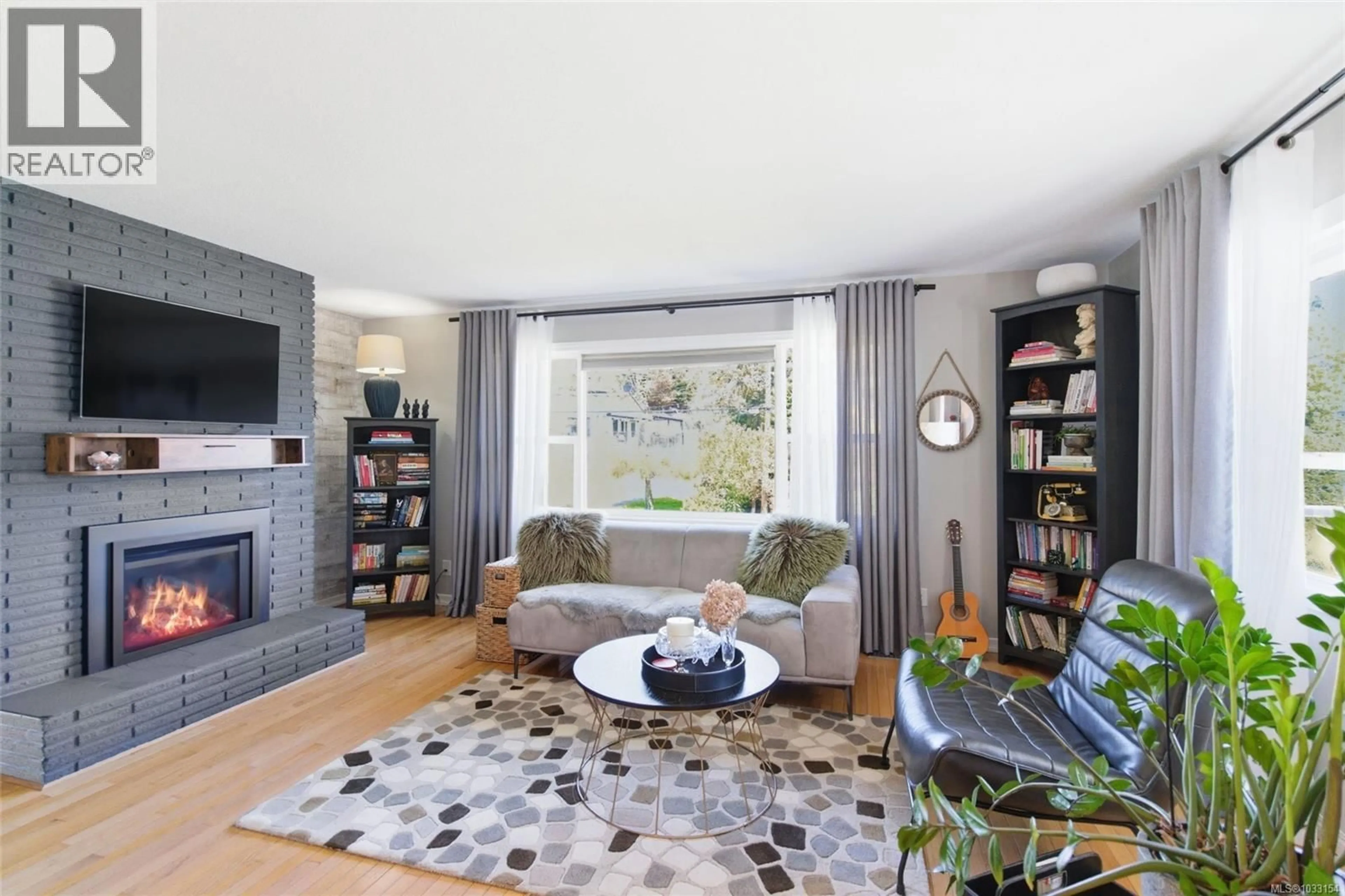 Living room with furniture, unknown for 3006 KING RICHARD DRIVE, Nanaimo British Columbia V9T1J6