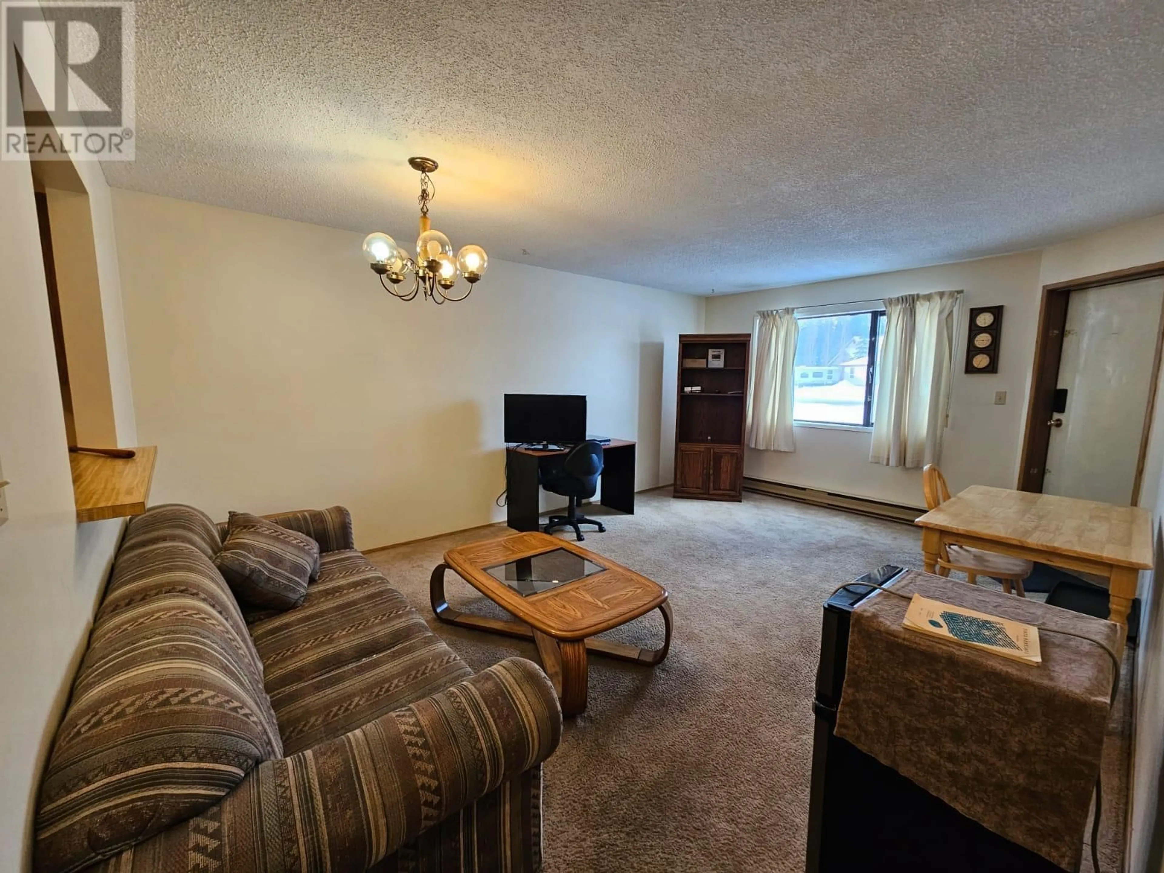 Living room with furniture, carpet floor for 115 195 Chamberlain Crescent, Tumbler Ridge British Columbia V0C2W0