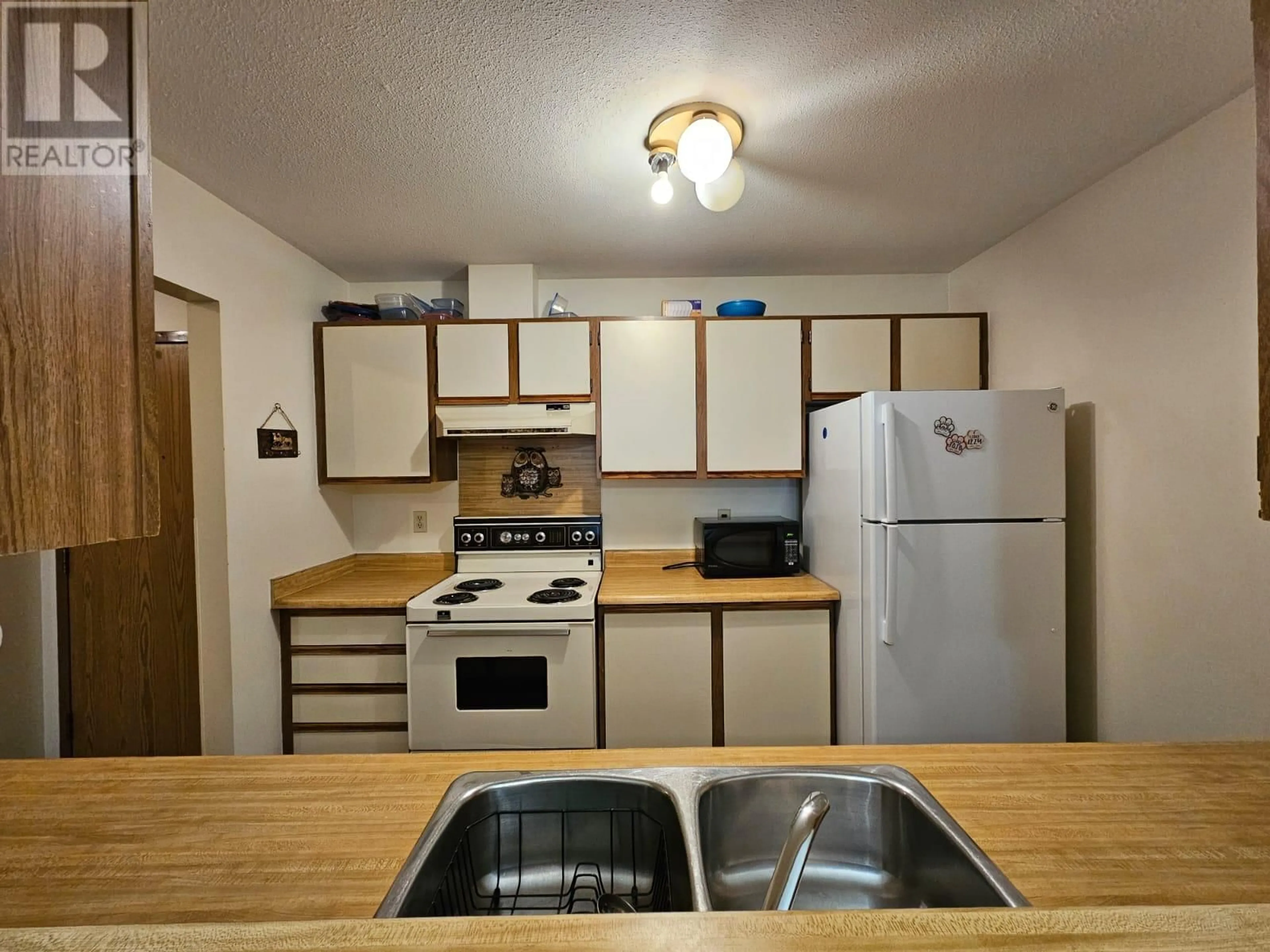 Standard kitchen, unknown for 115 195 Chamberlain Crescent, Tumbler Ridge British Columbia V0C2W0