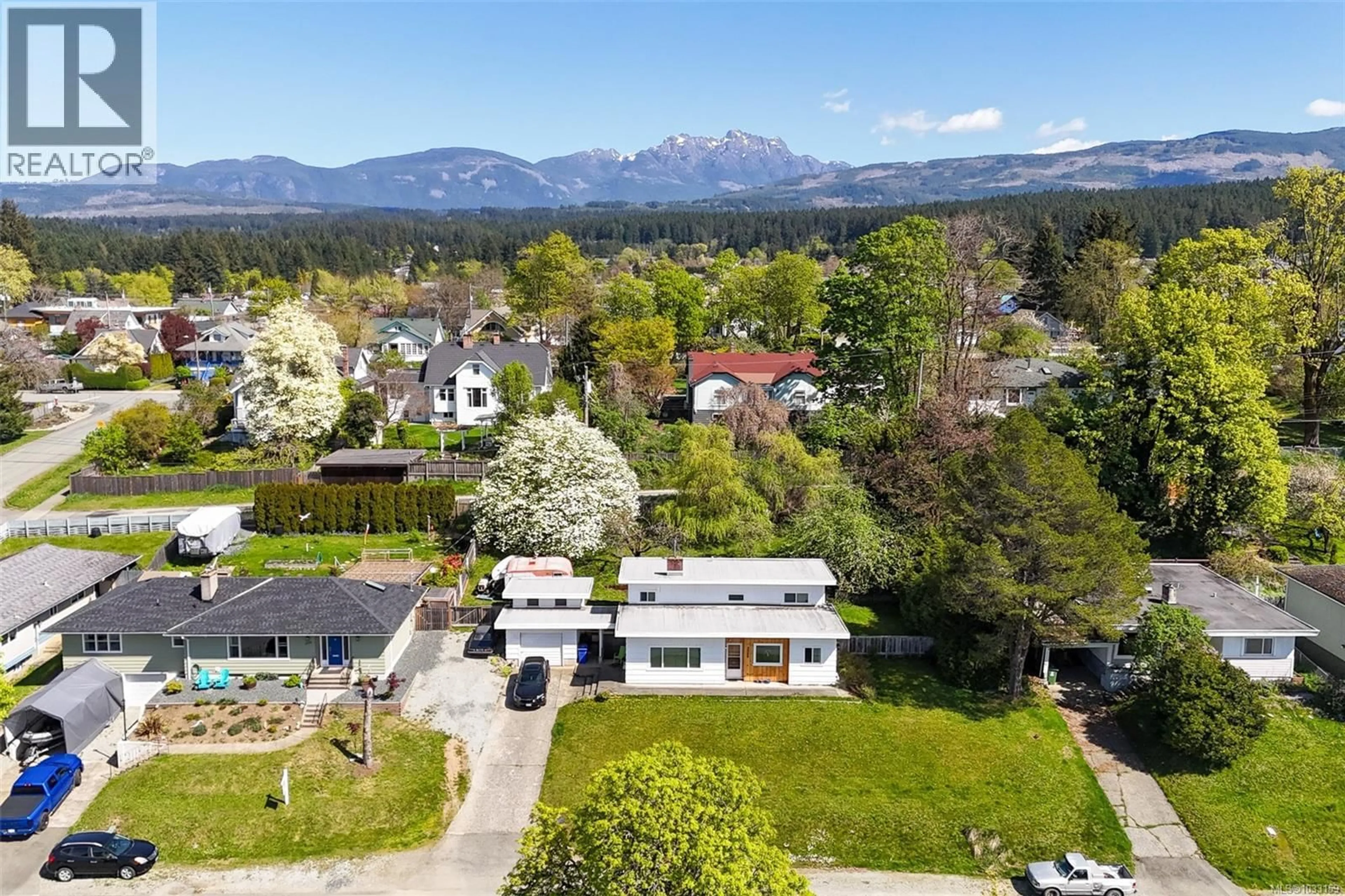 A pic from outside/outdoor area/front of a property/back of a property/a pic from drone, mountain view for 2955 6TH AVENUE, Port Alberni British Columbia V9Y2H1