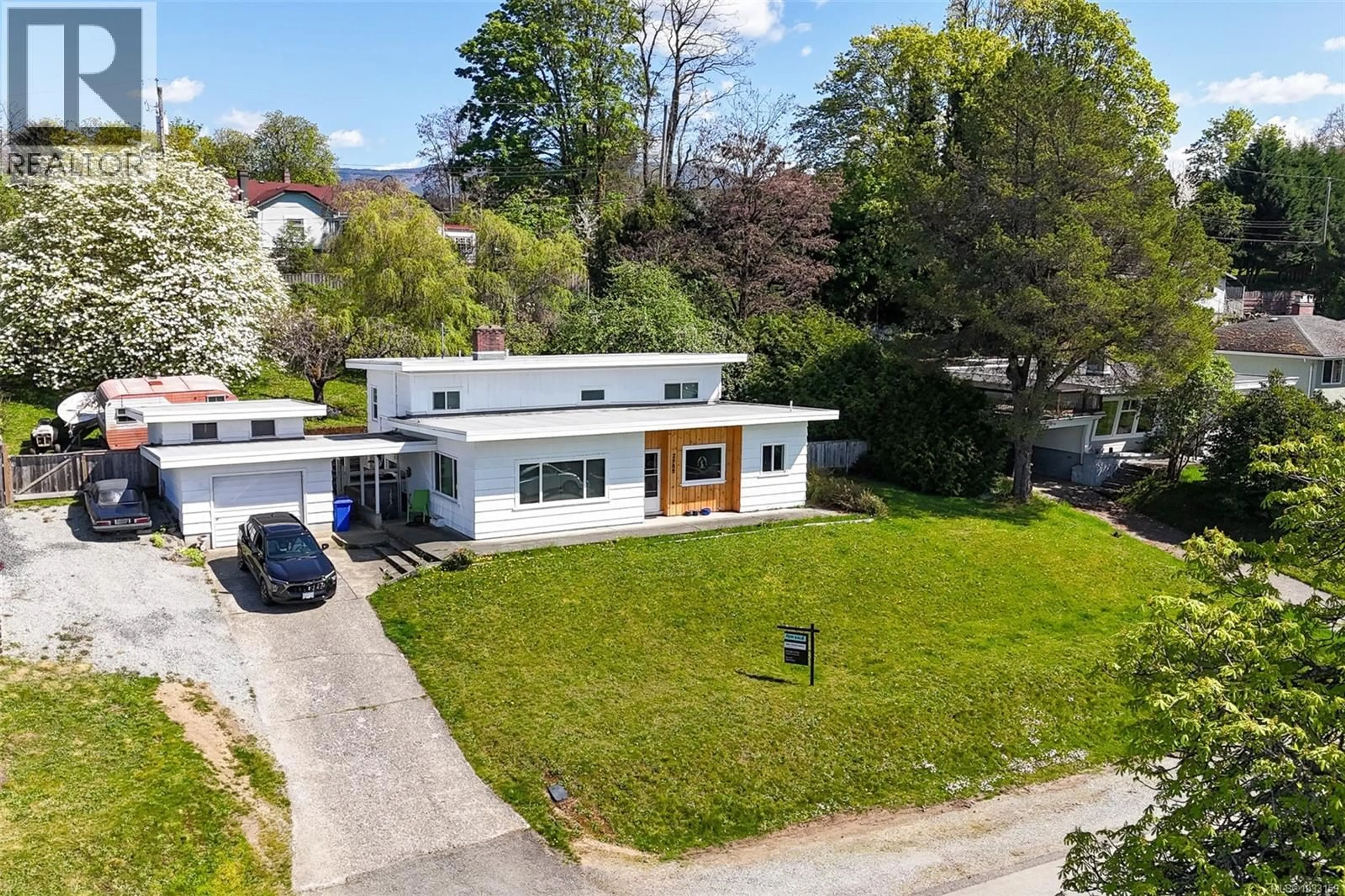 A pic from outside/outdoor area/front of a property/back of a property/a pic from drone, street for 2955 6TH AVENUE, Port Alberni British Columbia V9Y2H1