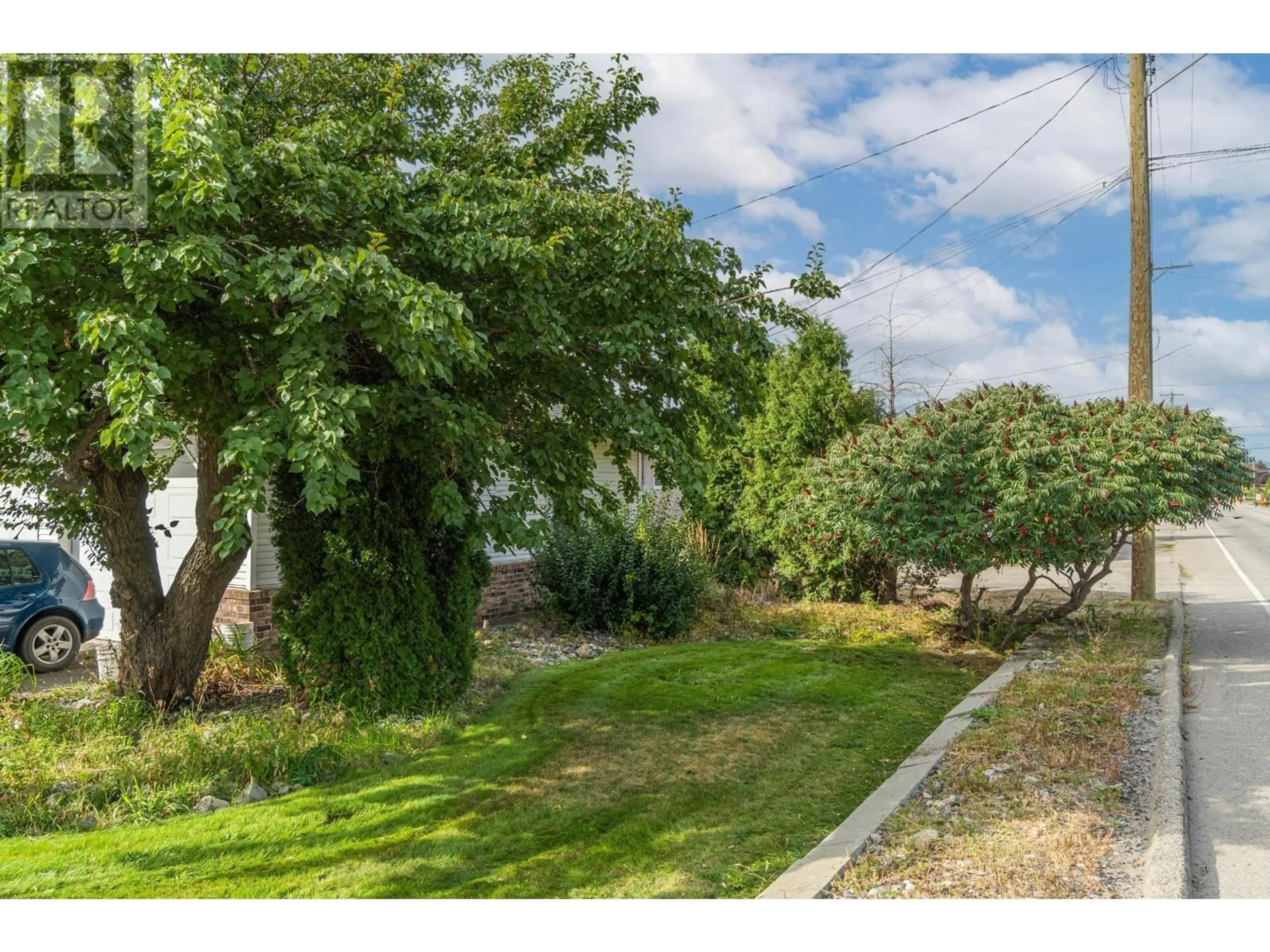 A pic from outside/outdoor area/front of a property/back of a property/a pic from drone, unknown for 1955 PARKCREST Avenue, Kamloops British Columbia V2B4X2