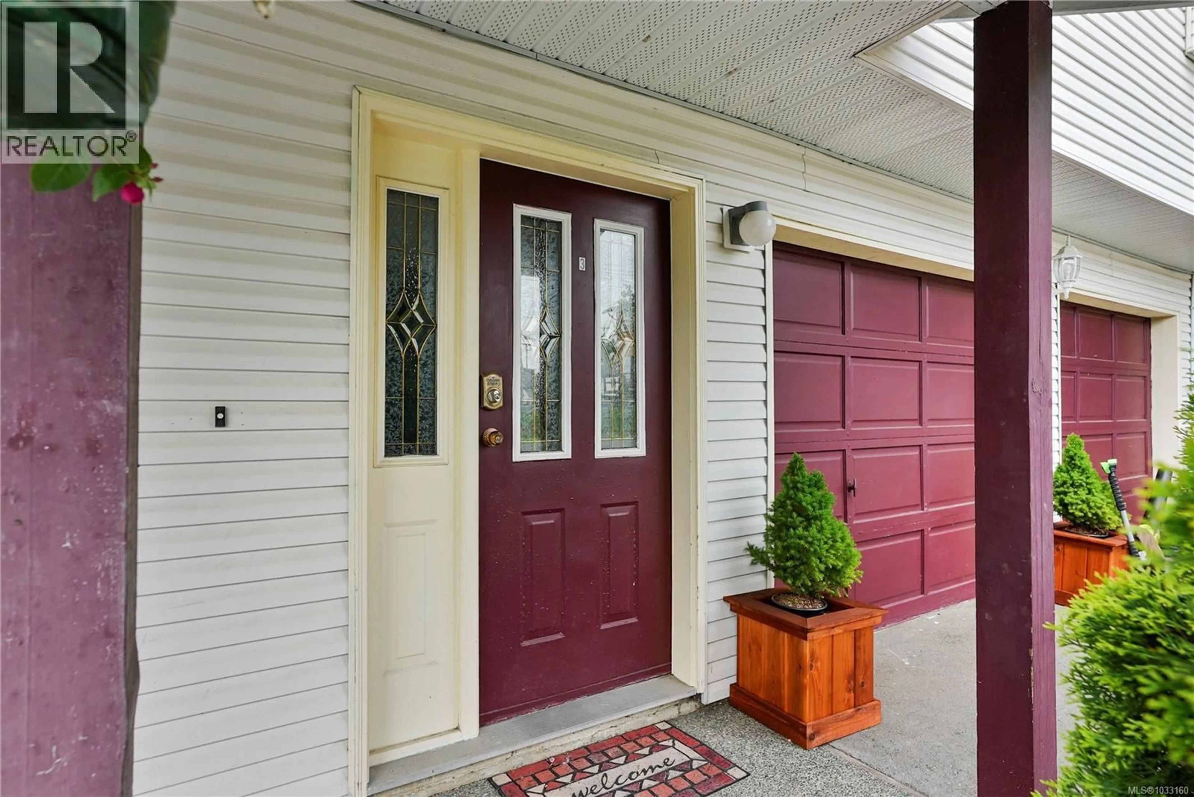 Indoor entryway for 877 ADMIRALS ROAD, Esquimalt British Columbia V9A2P1