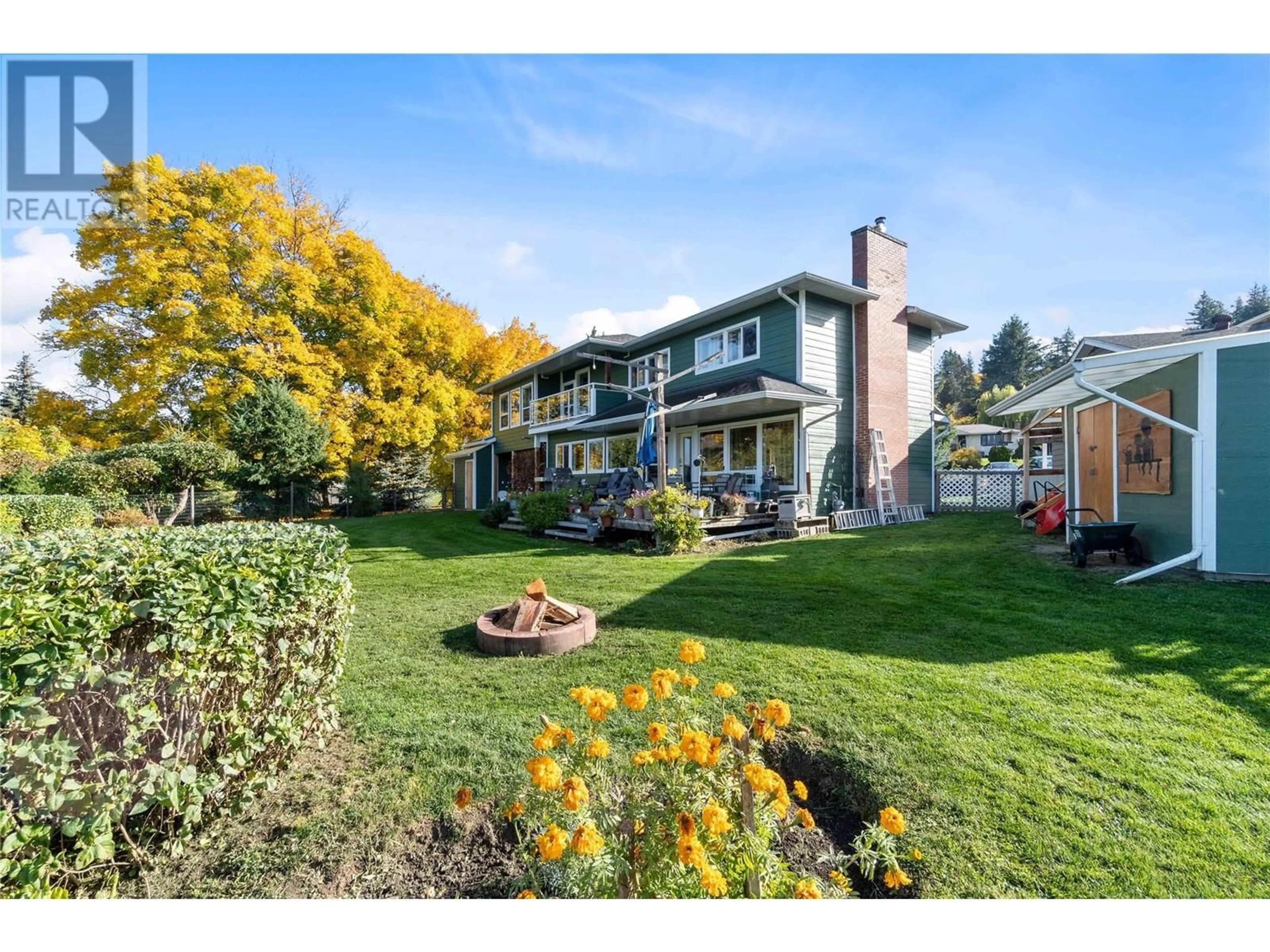 A pic from outside/outdoor area/front of a property/back of a property/a pic from drone, mountain view for 1461 16 STREET NORTHEAST, Salmon Arm British Columbia V1E2T8
