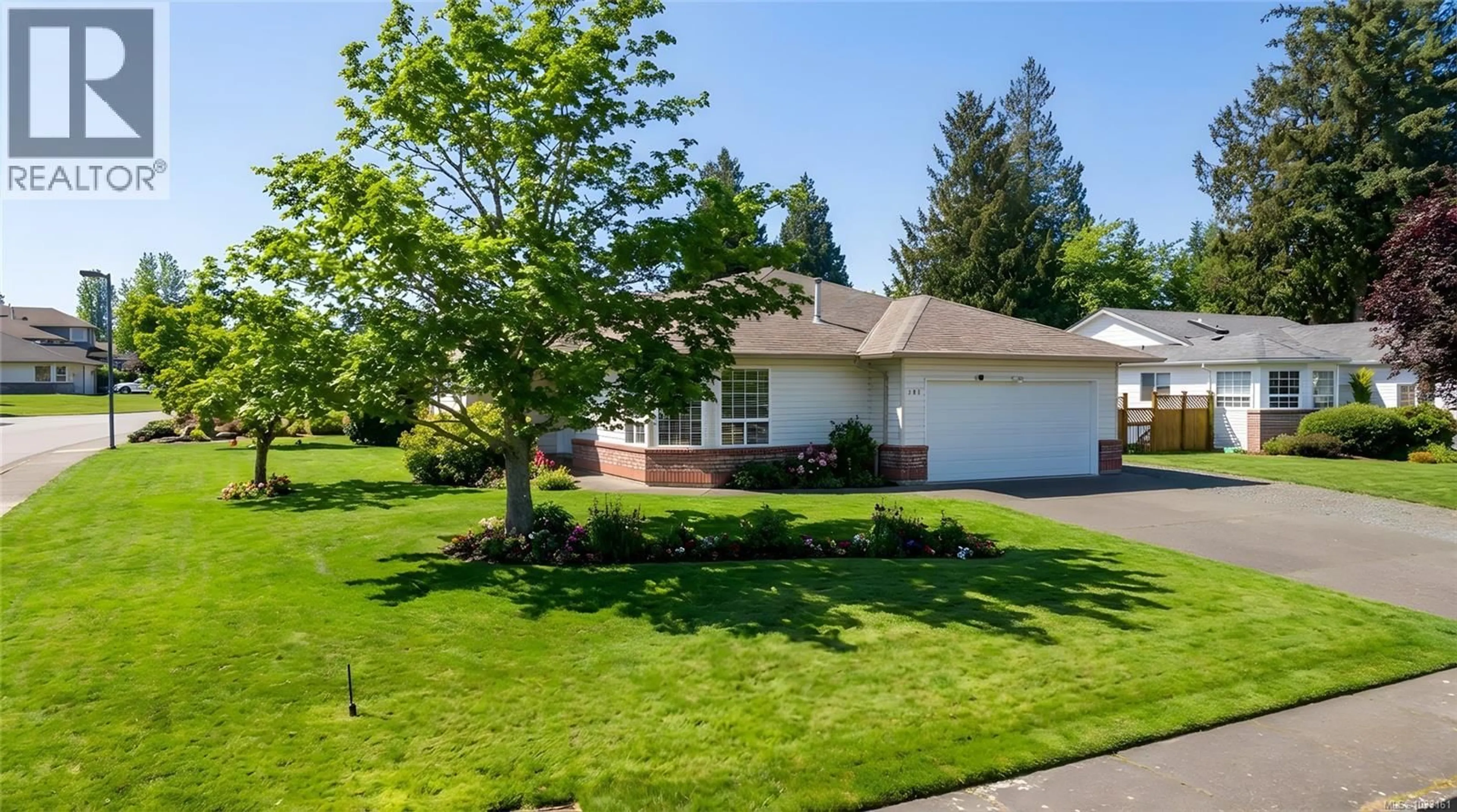 Home with vinyl exterior material, street for 107 ACACIA STREET SOUTH, Parksville British Columbia V9P1H4
