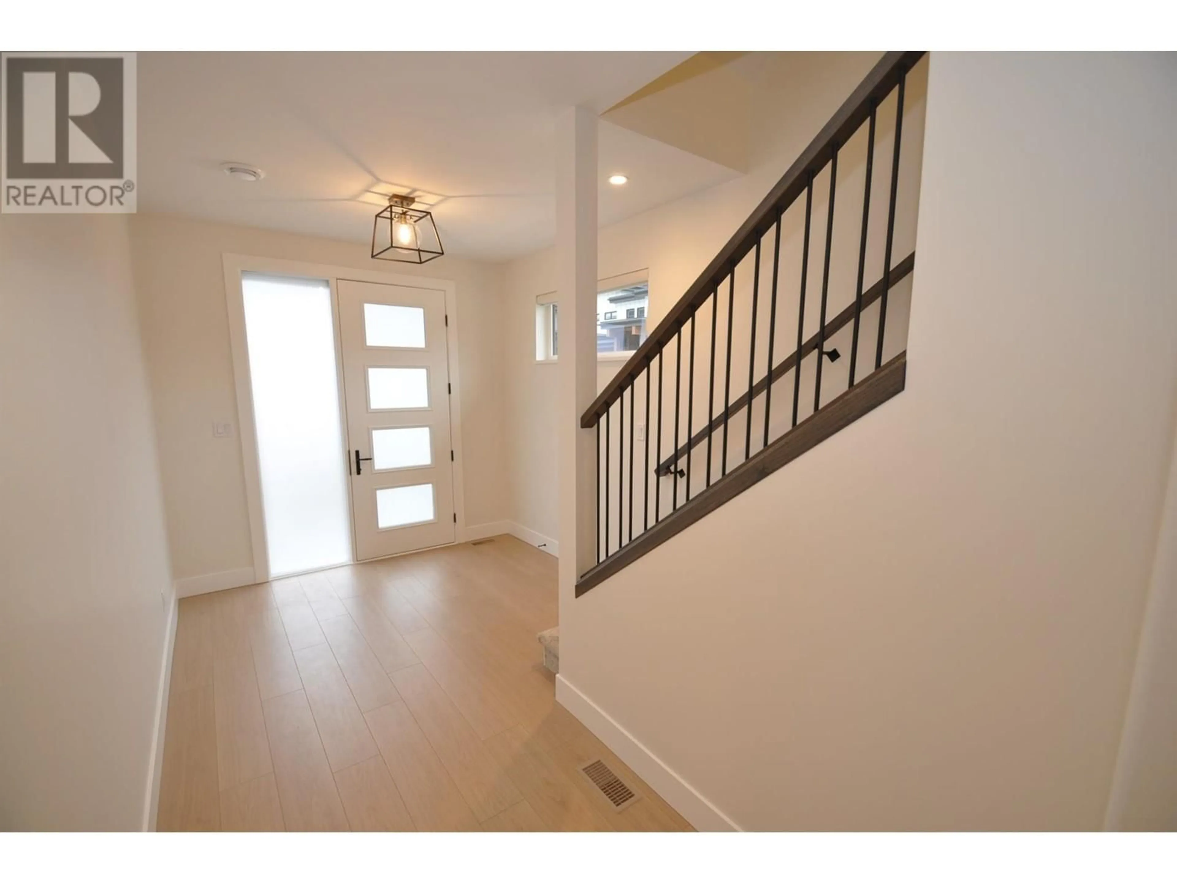 Indoor entryway for 107 - 910 LAKESIDE DRIVE, Nelson British Columbia V1L6G3