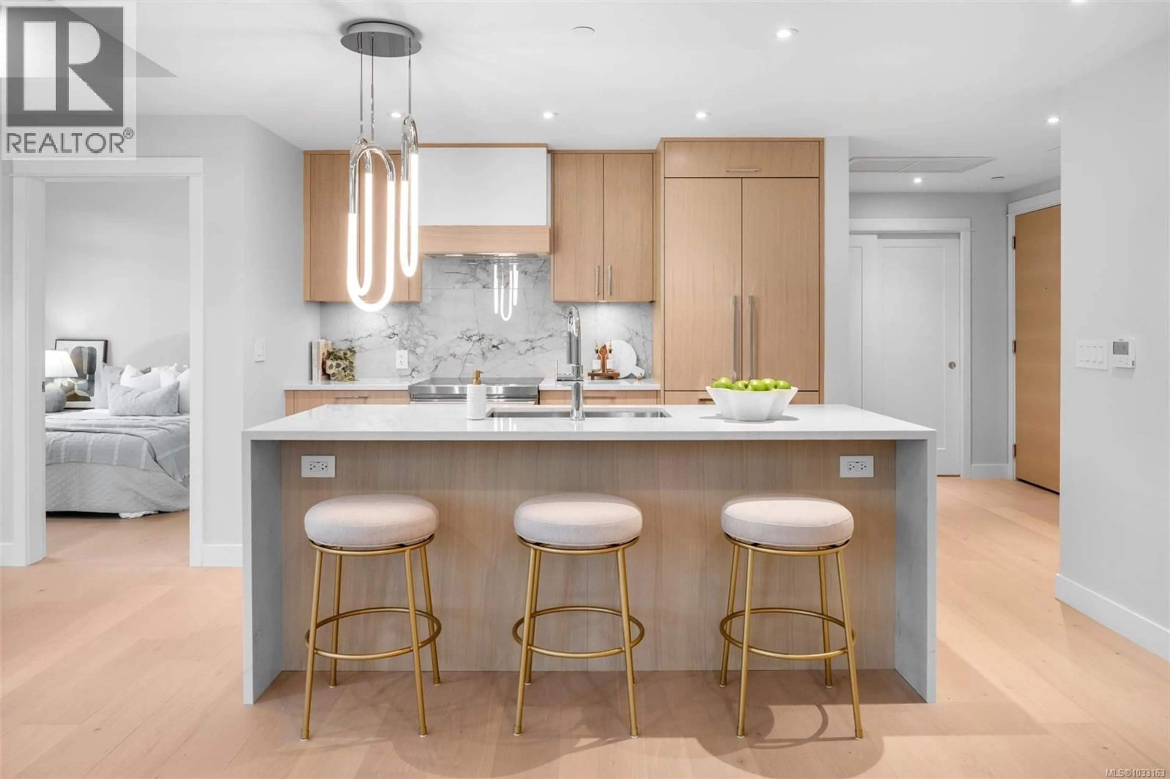 Contemporary kitchen, unknown for 203 - 5229 CORDOVA BAY ROAD, Saanich British Columbia V8Y2L1