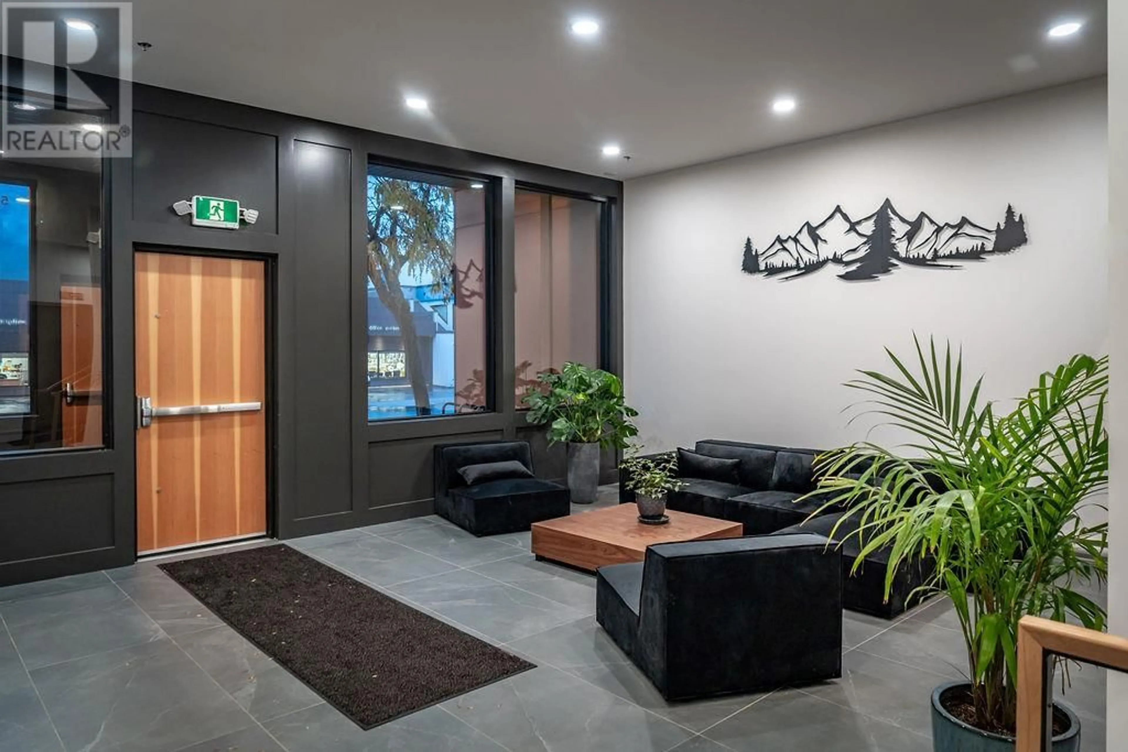 Lobby for 402 - 514 VICTORIA STREET, Nelson British Columbia V1L4K8