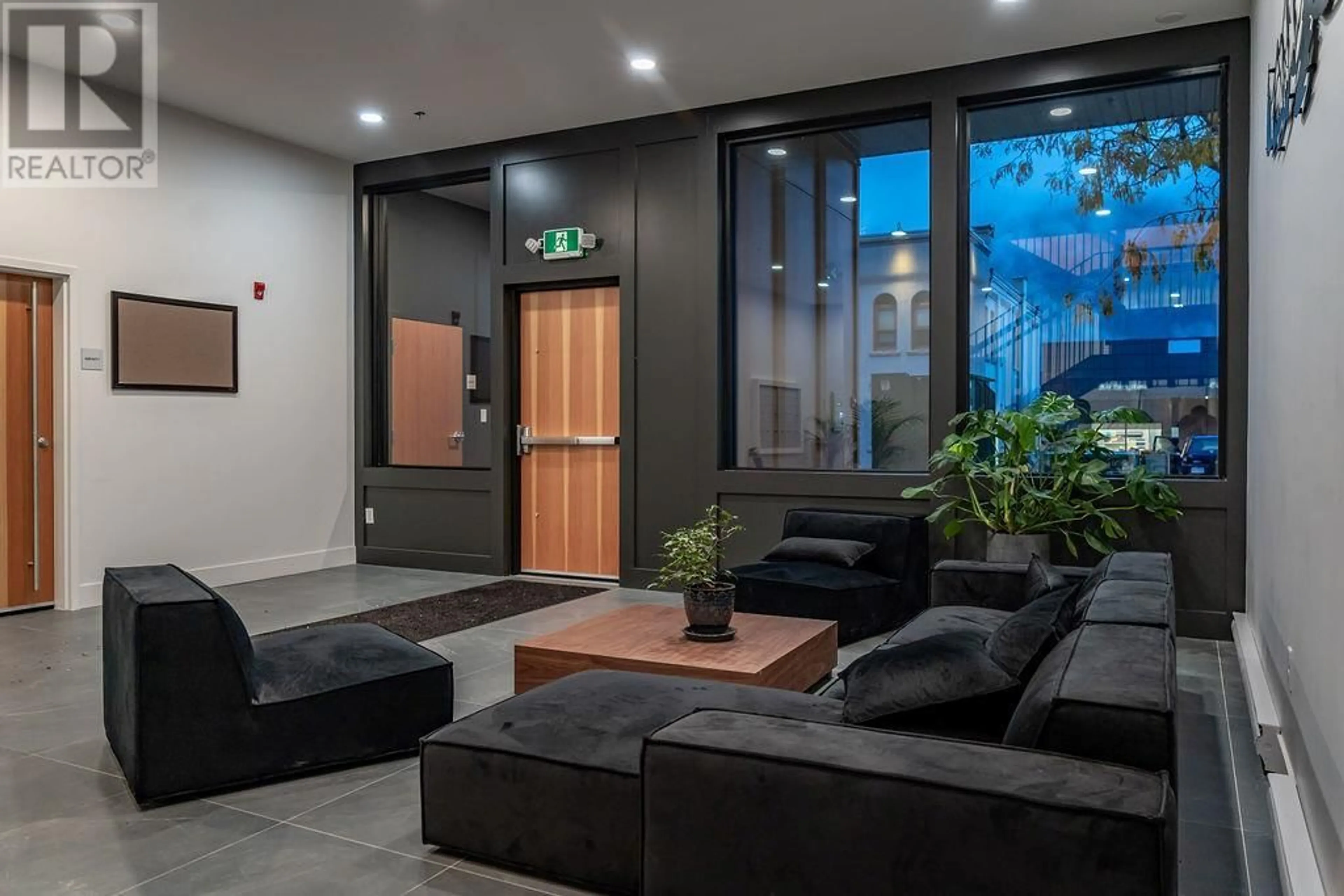 Lobby for 402 - 514 VICTORIA STREET, Nelson British Columbia V1L4K8