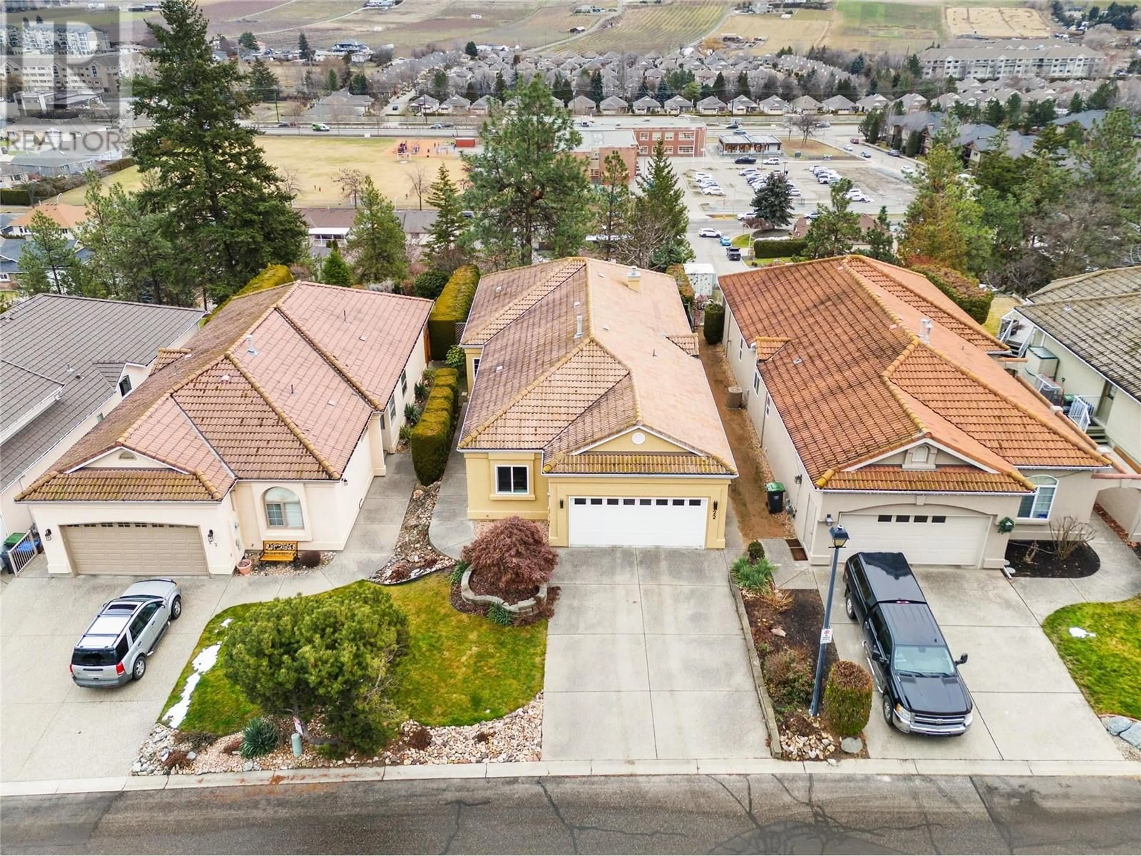 A pic from outside/outdoor area/front of a property/back of a property/a pic from drone, street for 452 Glen Pine Court Unit# 22, Kelowna British Columbia V1V1W7