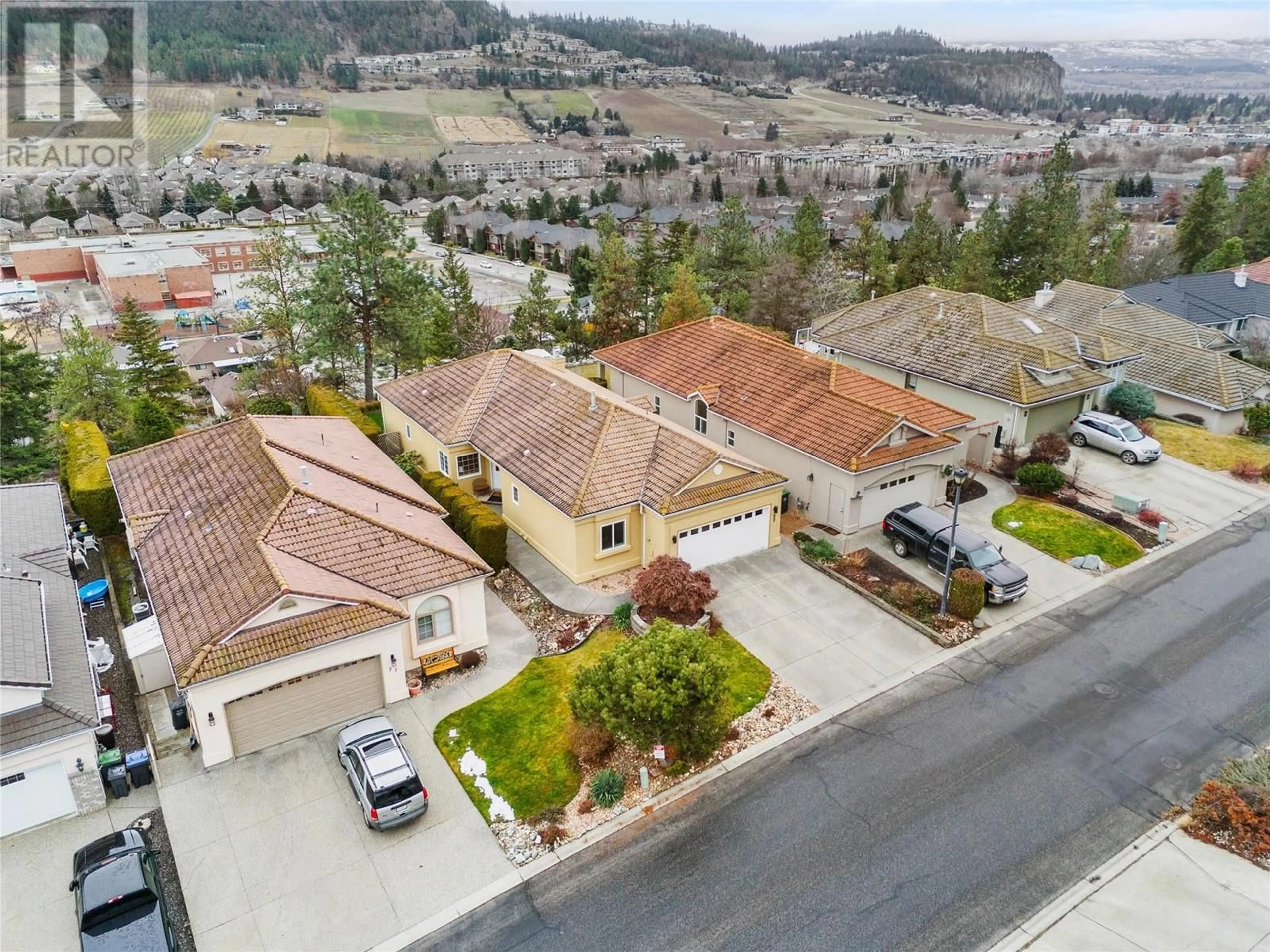 A pic from outside/outdoor area/front of a property/back of a property/a pic from drone, street for 452 Glen Pine Court Unit# 22, Kelowna British Columbia V1V1W7