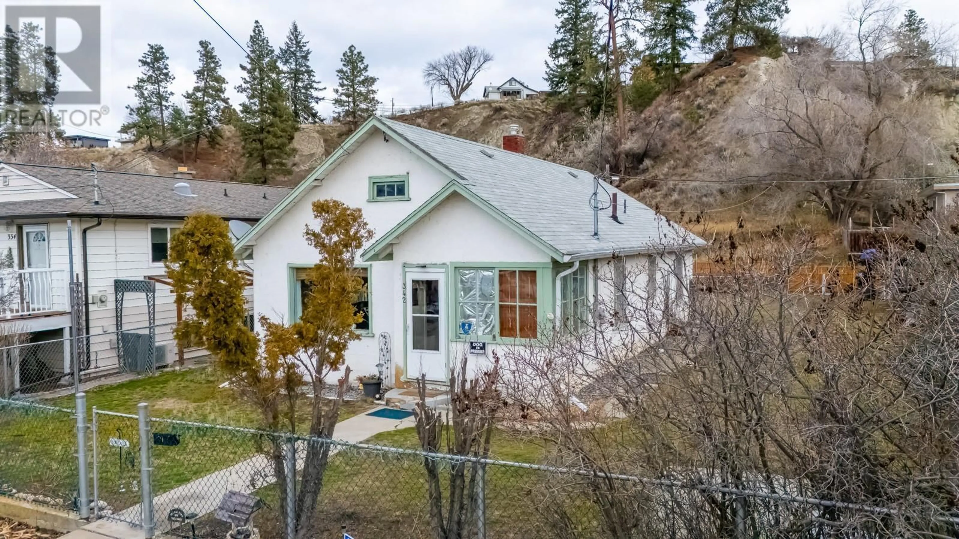 A pic from outside/outdoor area/front of a property/back of a property/a pic from drone, mountain view for 342 NORTON Street, Penticton British Columbia V2A4H7