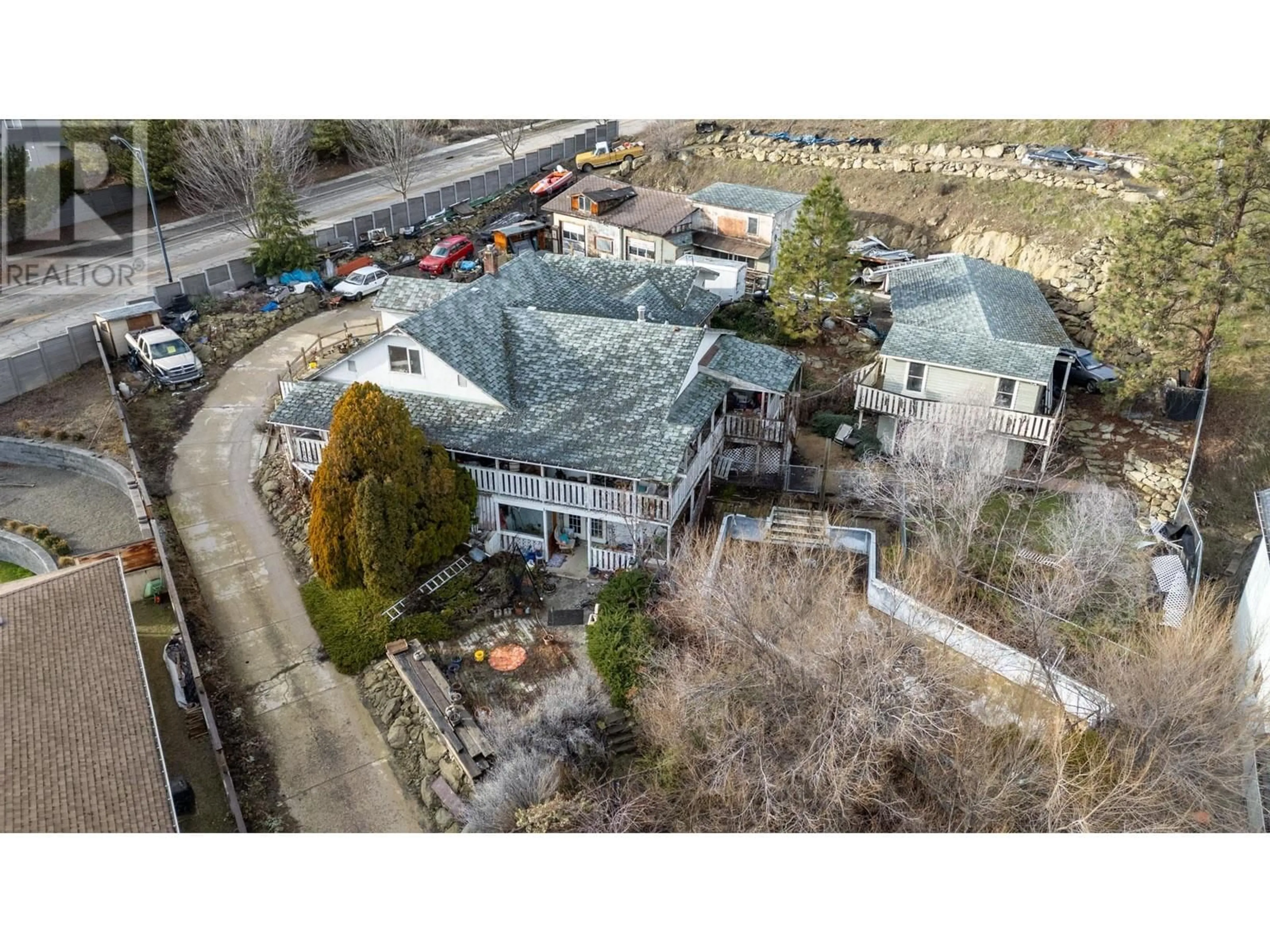 A pic from outside/outdoor area/front of a property/back of a property/a pic from drone, building for 1819 MILLARD COURT, Kelowna British Columbia V1V1W1