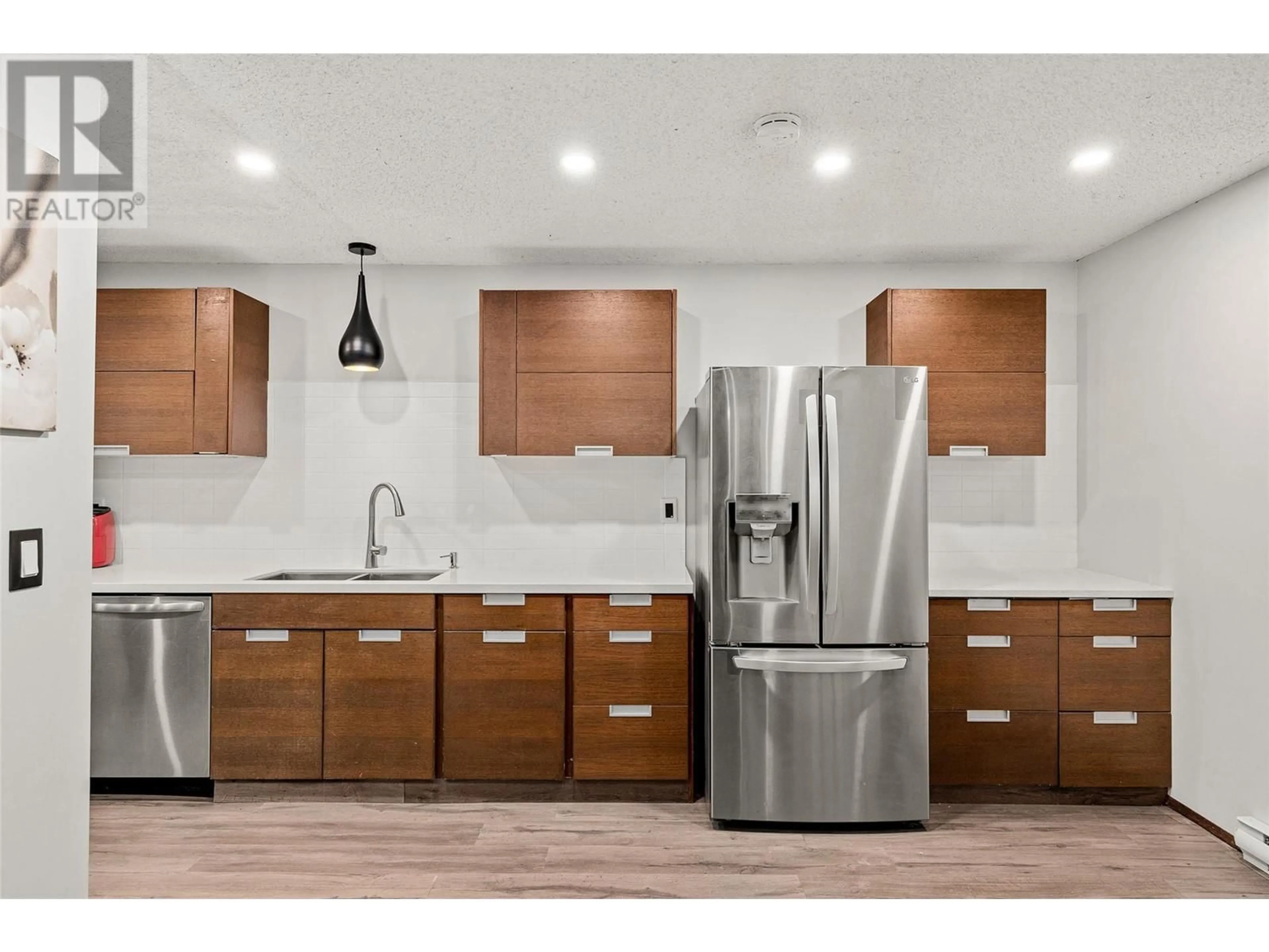 Open concept kitchen, wood/laminate floor for 983 Bernard Avenue Unit# 105, Kelowna British Columbia V1Y6P7