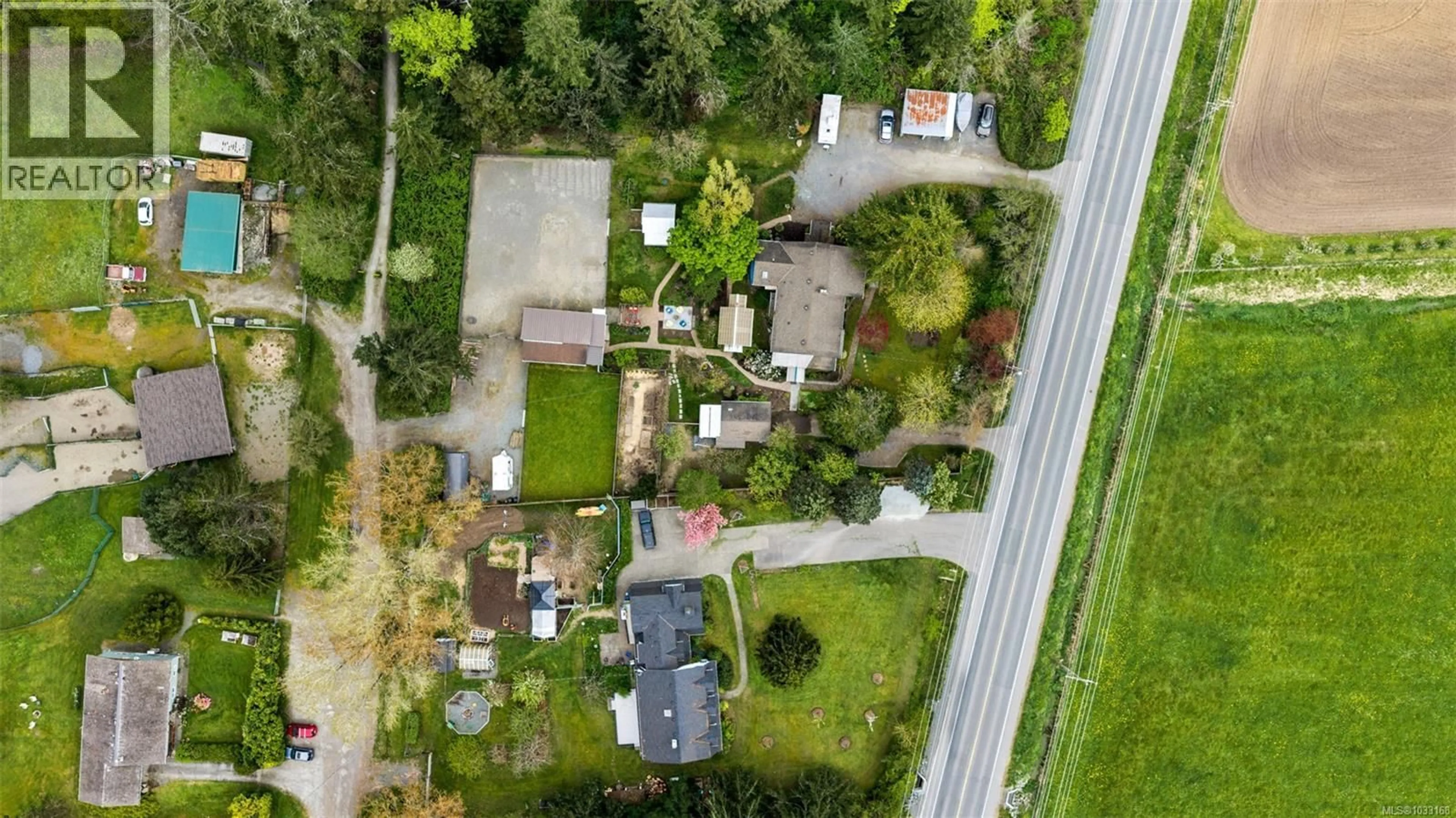 A pic from outside/outdoor area/front of a property/back of a property/a pic from drone, street for 7356 WALLACE DRIVE, Central Saanich British Columbia V8M1S9