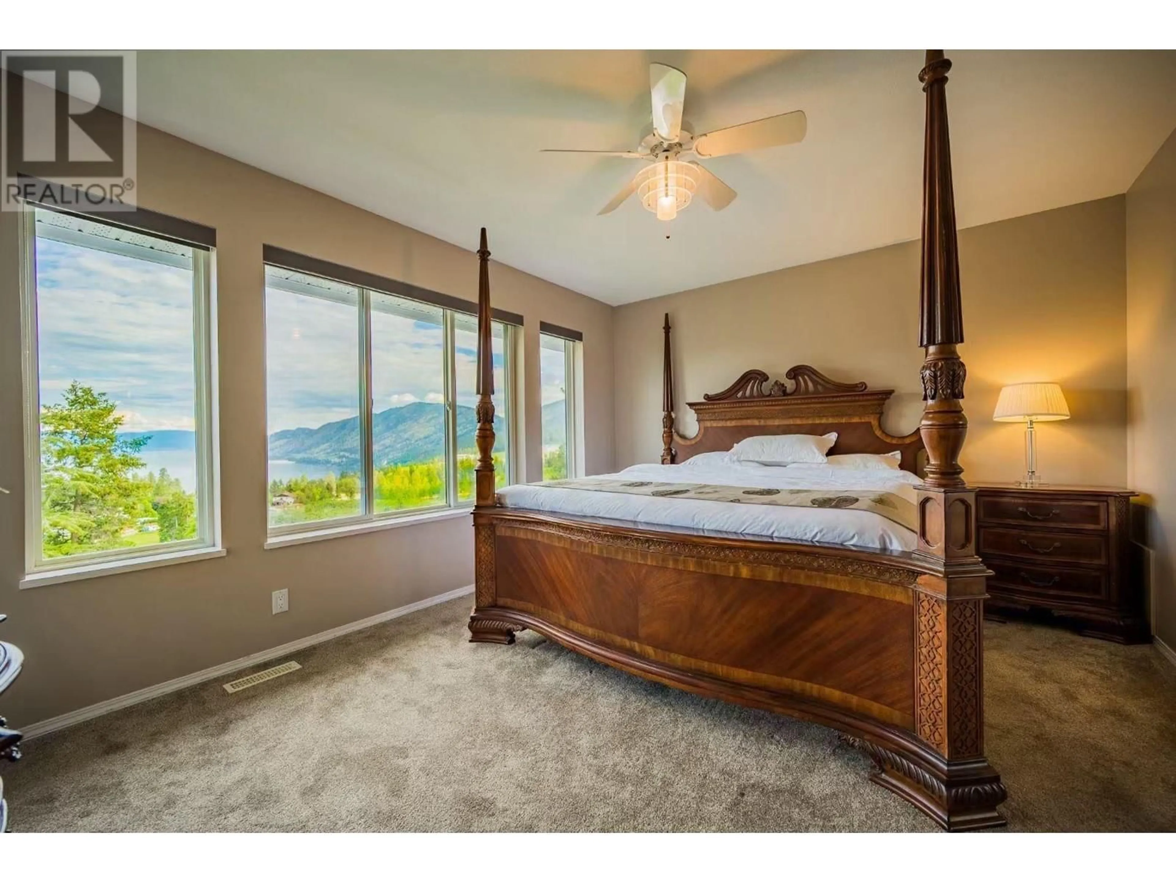 Bedroom with bed, unknown for 6261 THOMPSON DRIVE, Peachland British Columbia V0H1X8
