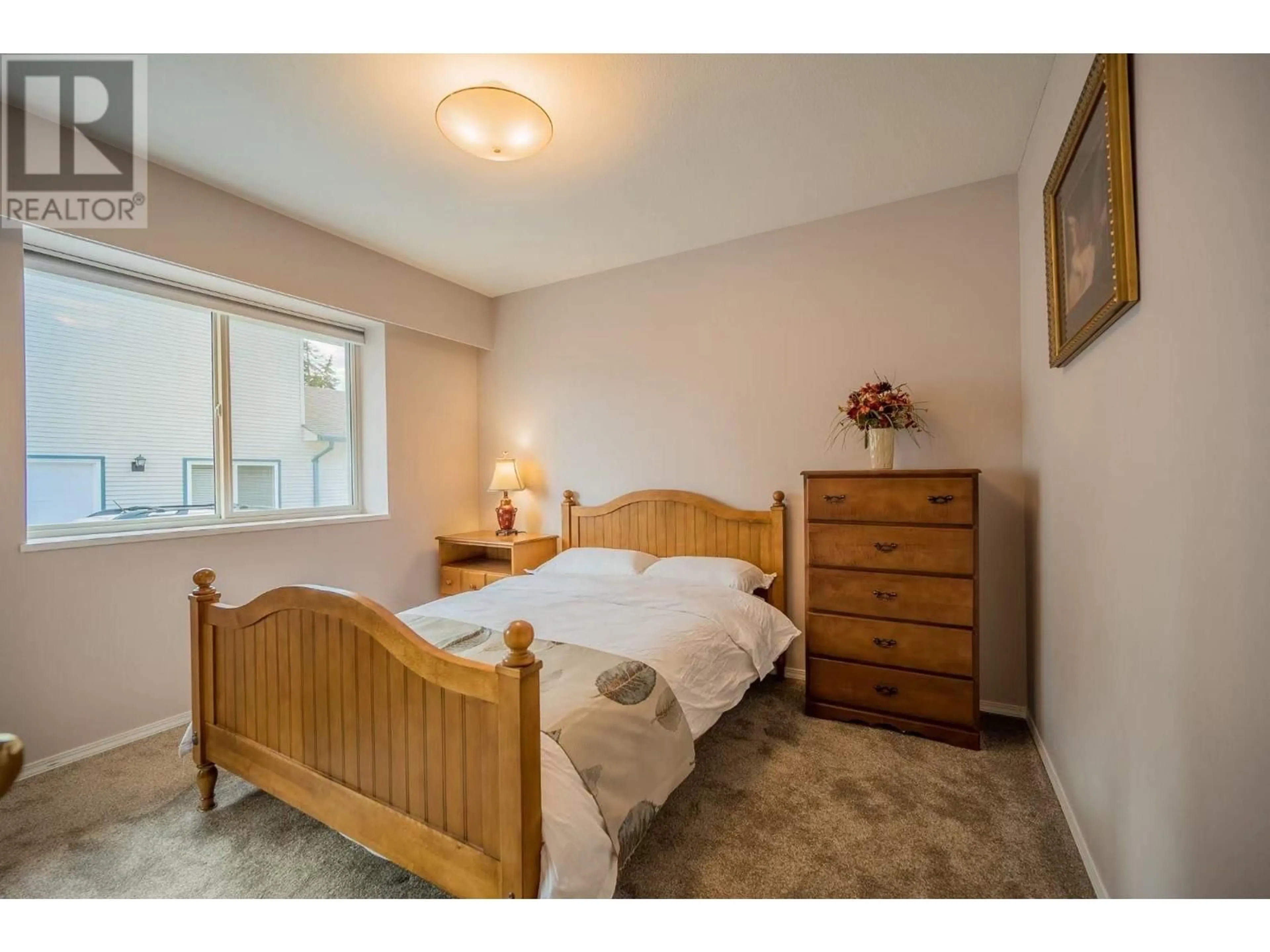 Bedroom with bed, unknown for 6261 THOMPSON DRIVE, Peachland British Columbia V0H1X8