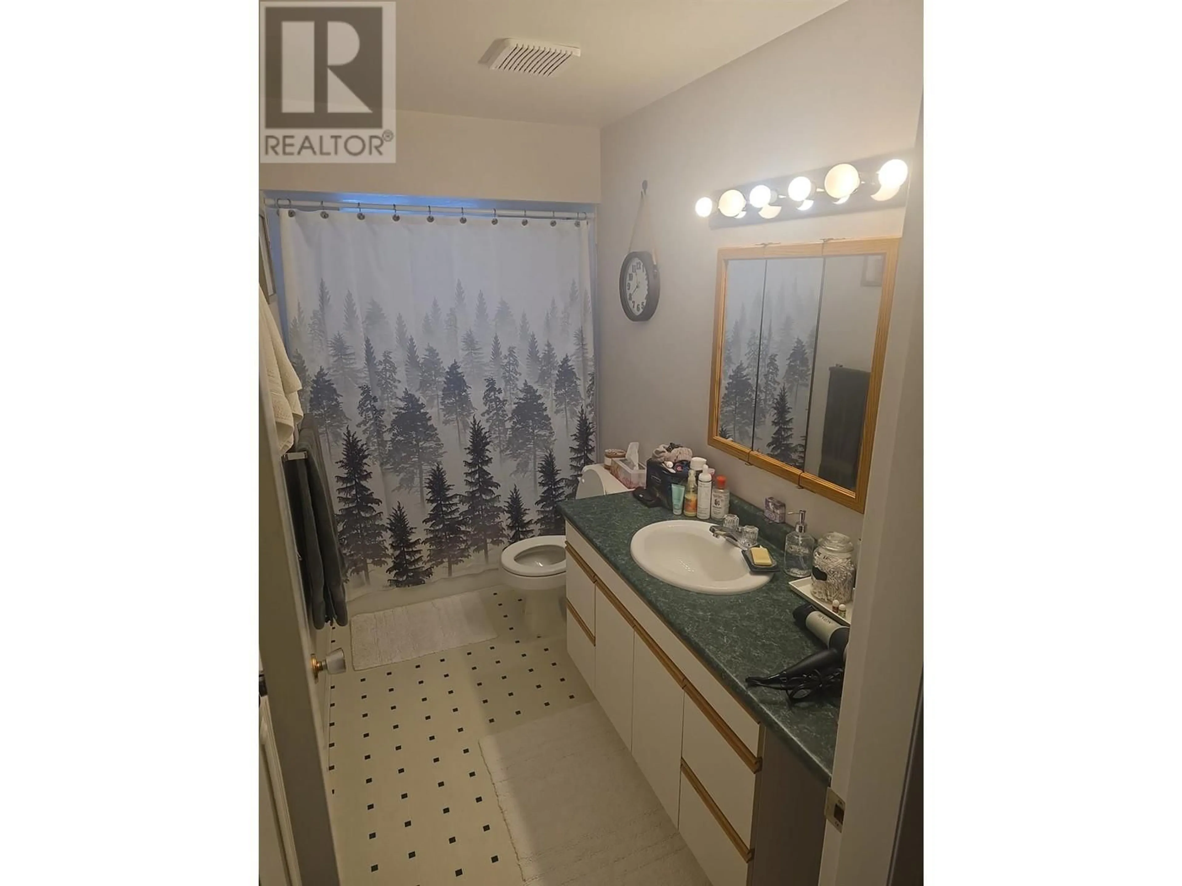 Standard bathroom, ceramic/tile floor for 6261 THOMPSON DRIVE, Peachland British Columbia V0H1X8