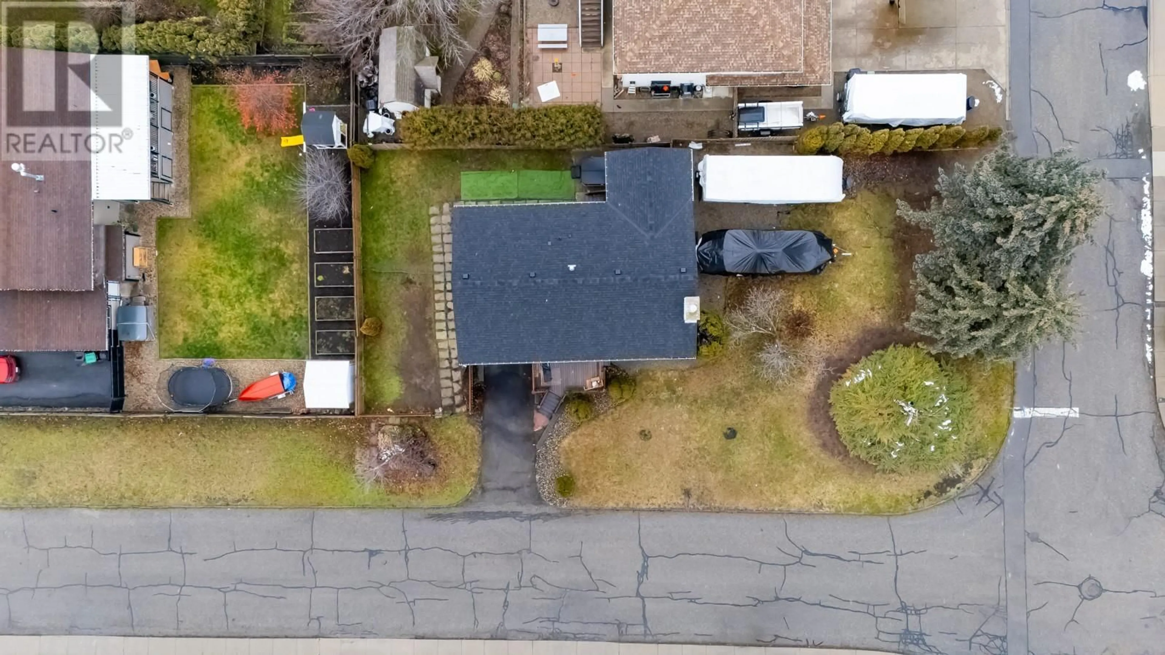 A pic from outside/outdoor area/front of a property/back of a property/a pic from drone, street for 2002 21 Street, Vernon British Columbia V1T7C2