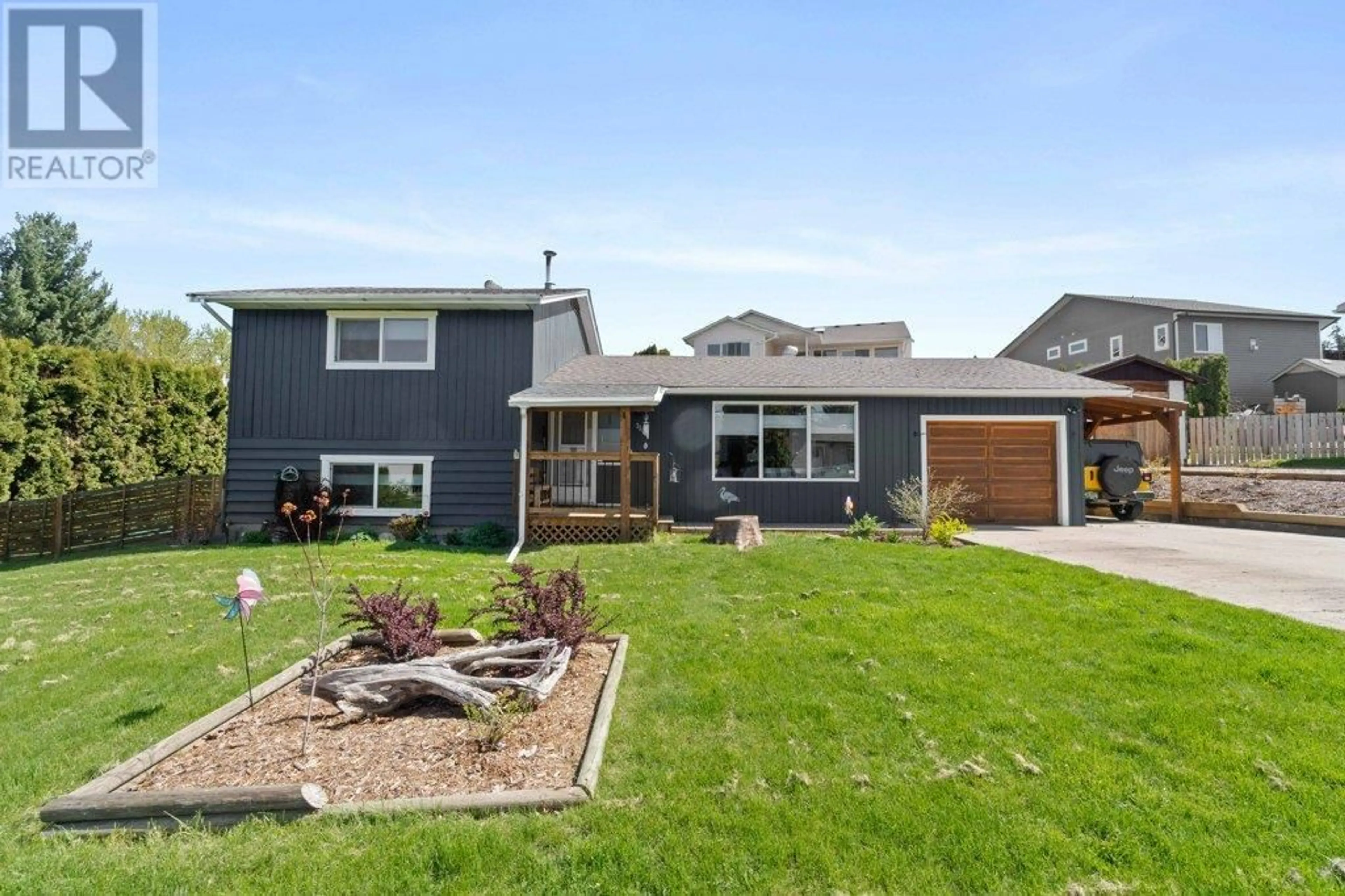Home with vinyl exterior material, street for 110 18 STREET NORTHEAST, Salmon Arm British Columbia V1E1P3