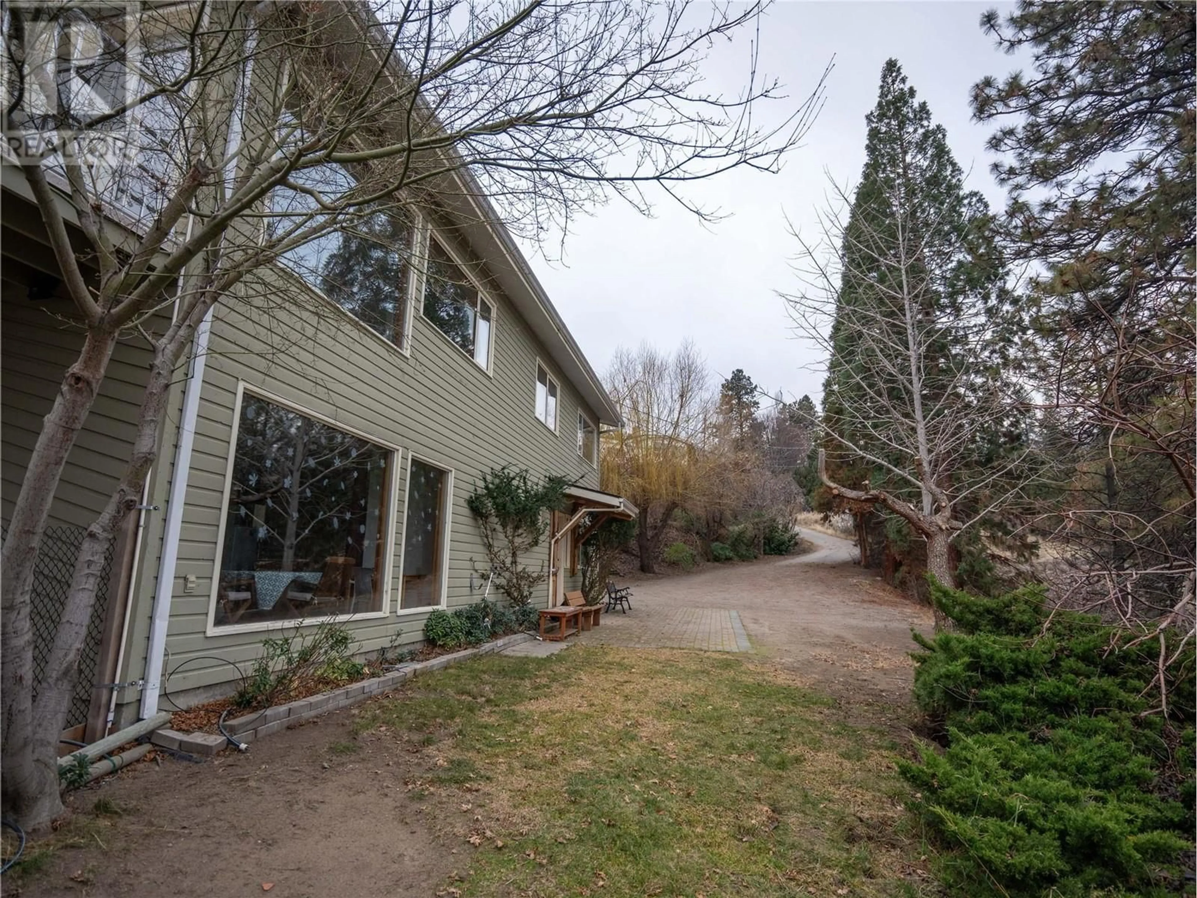 A pic from outside/outdoor area/front of a property/back of a property/a pic from drone, unknown for 780 PINEVIEW DRIVE, Kaleden British Columbia V0H1K0