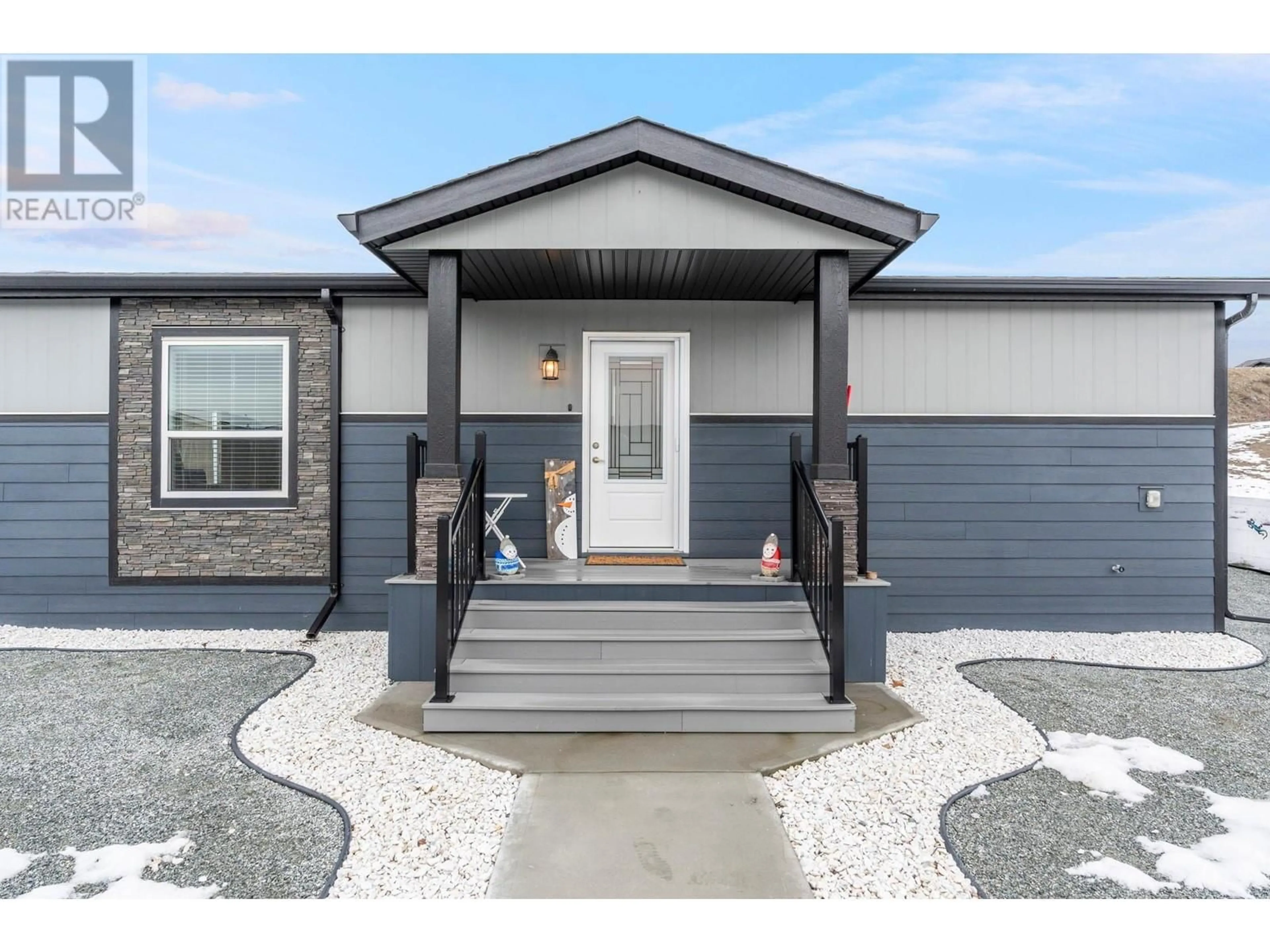 Home with vinyl exterior material, street for 9510 97 Highway Unit# 161, Vernon British Columbia V1H1R8