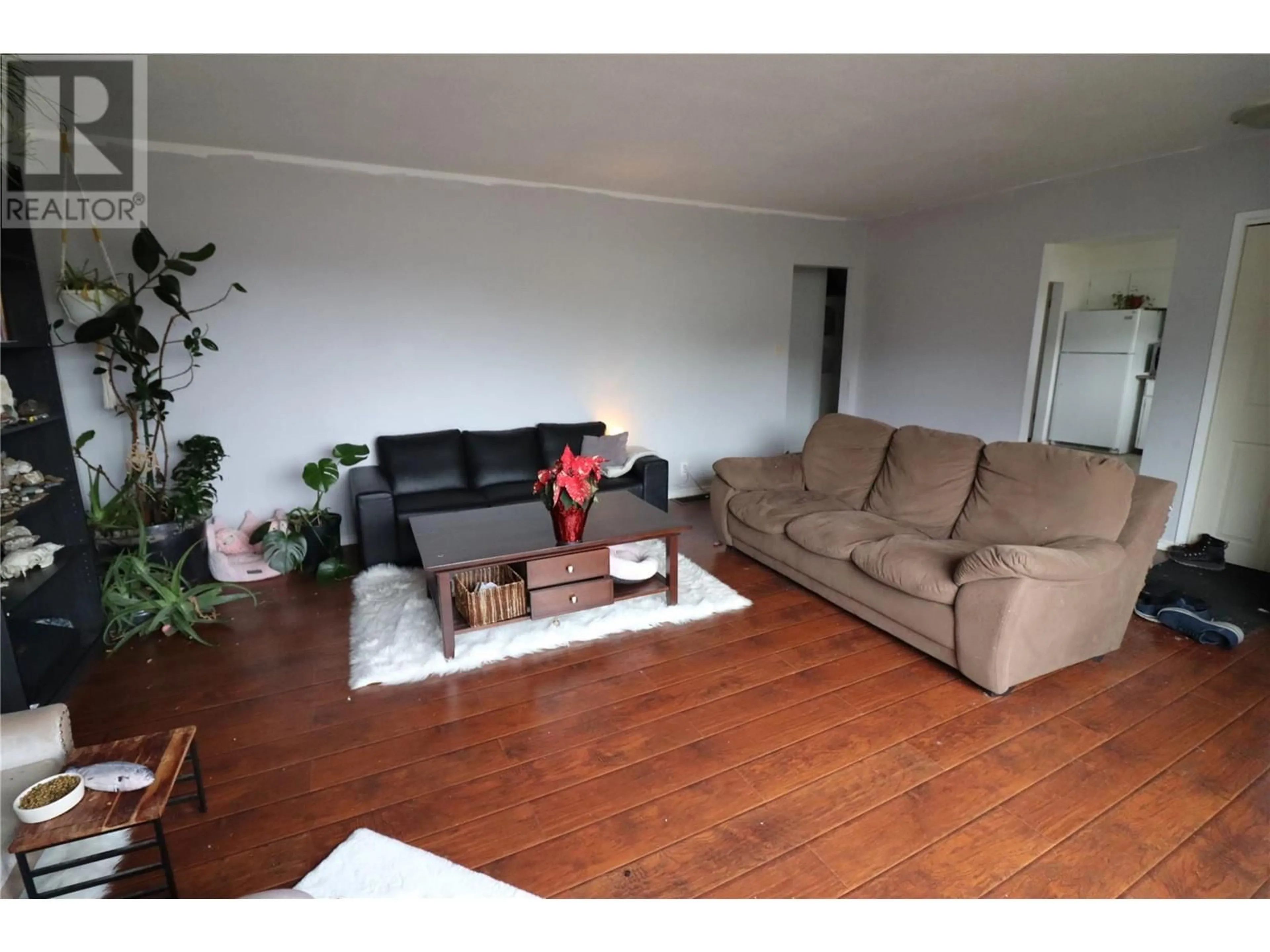 Living room with furniture, wood/laminate floor for 158/160 VICARS Road, Kamloops British Columbia V2C4N2