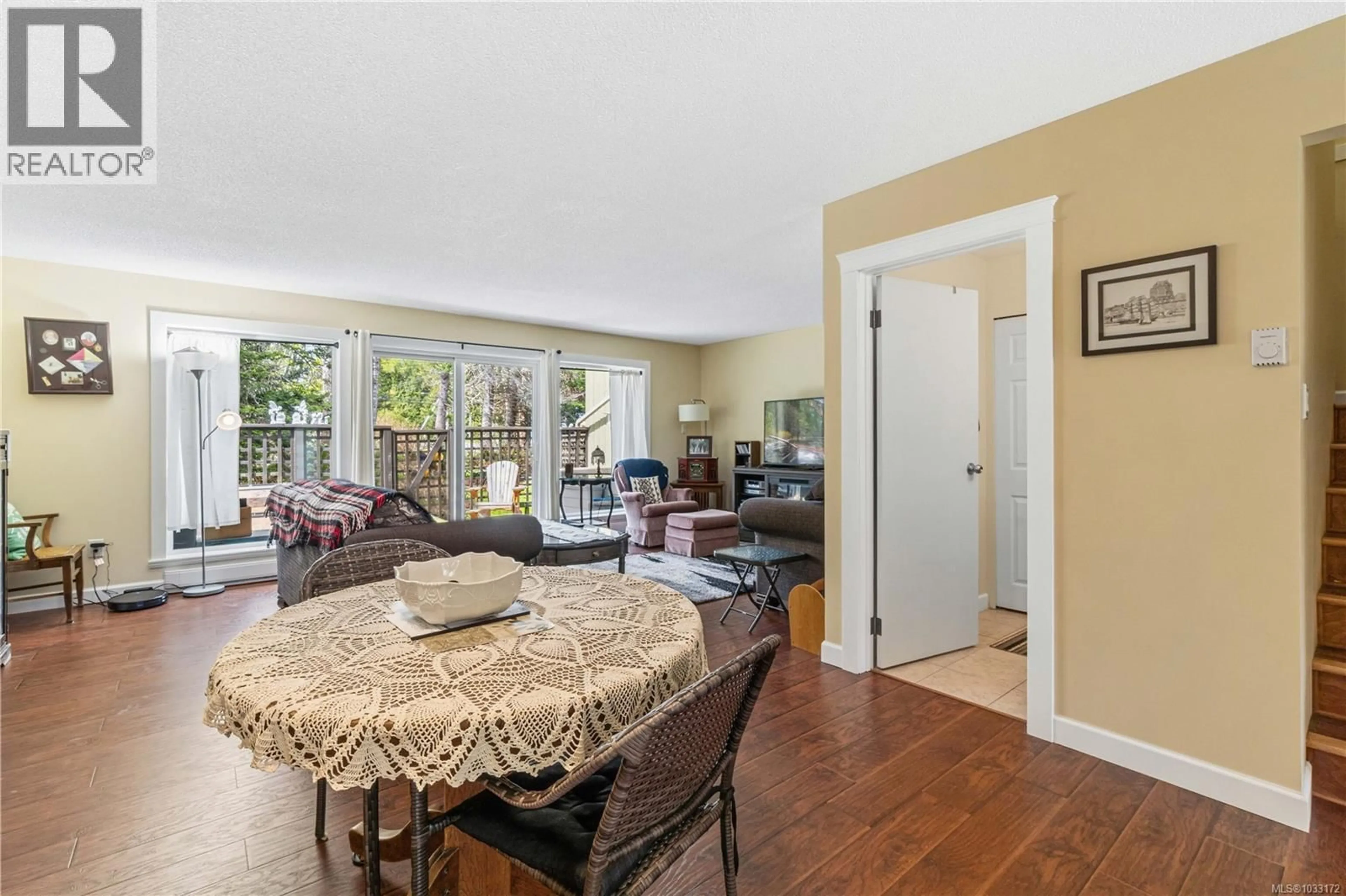 Living room with furniture, unknown for 3 - 3350 ISLAND HIGHWAY, Qualicum Beach British Columbia V9K2S2