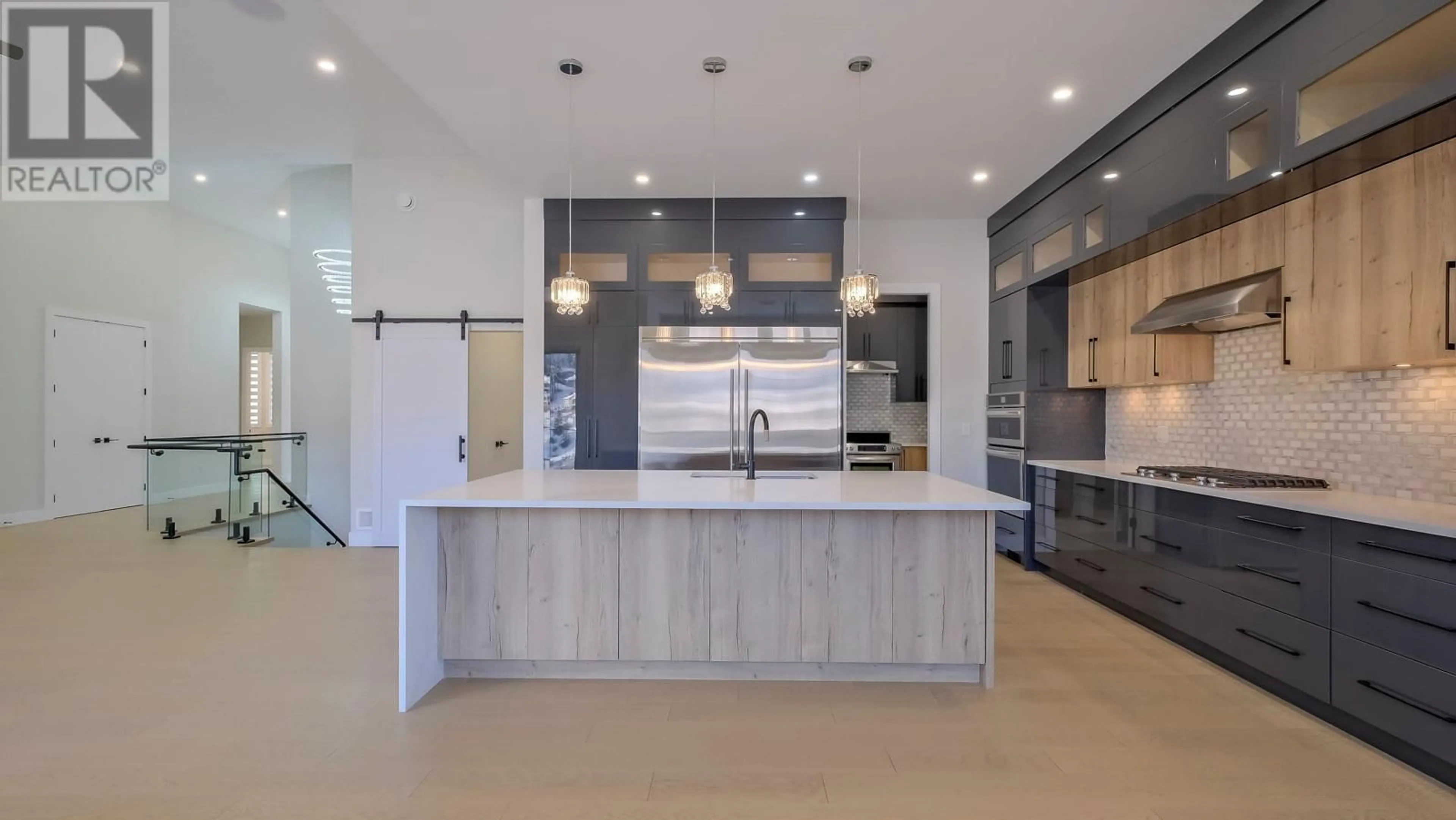 Contemporary kitchen, unknown for 937 Royal Troon Lane, Kelowna British Columbia V1P0A3