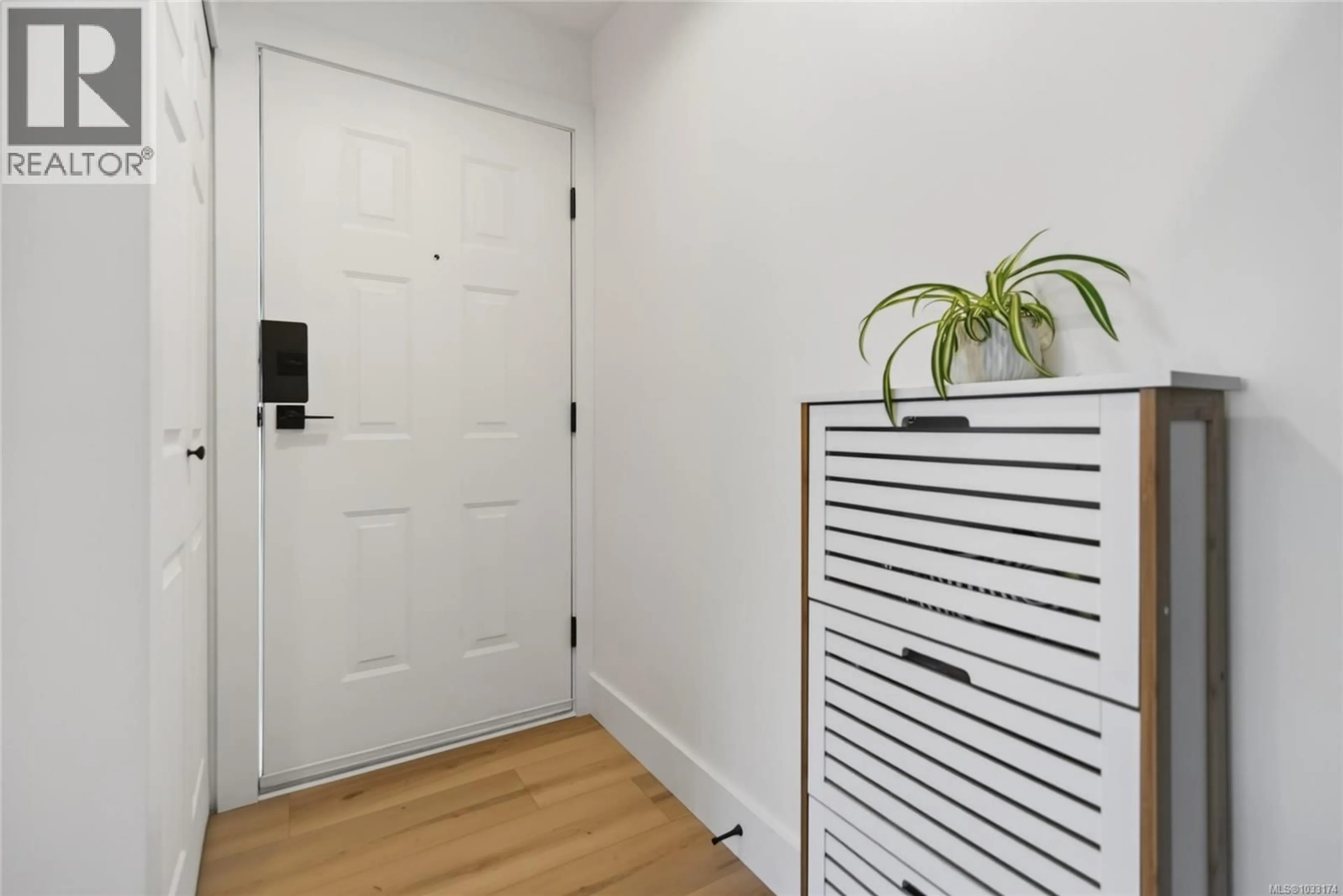 Indoor entryway for 104 - 4699 ALDERWOOD PLACE, Courtenay British Columbia V9N9A1