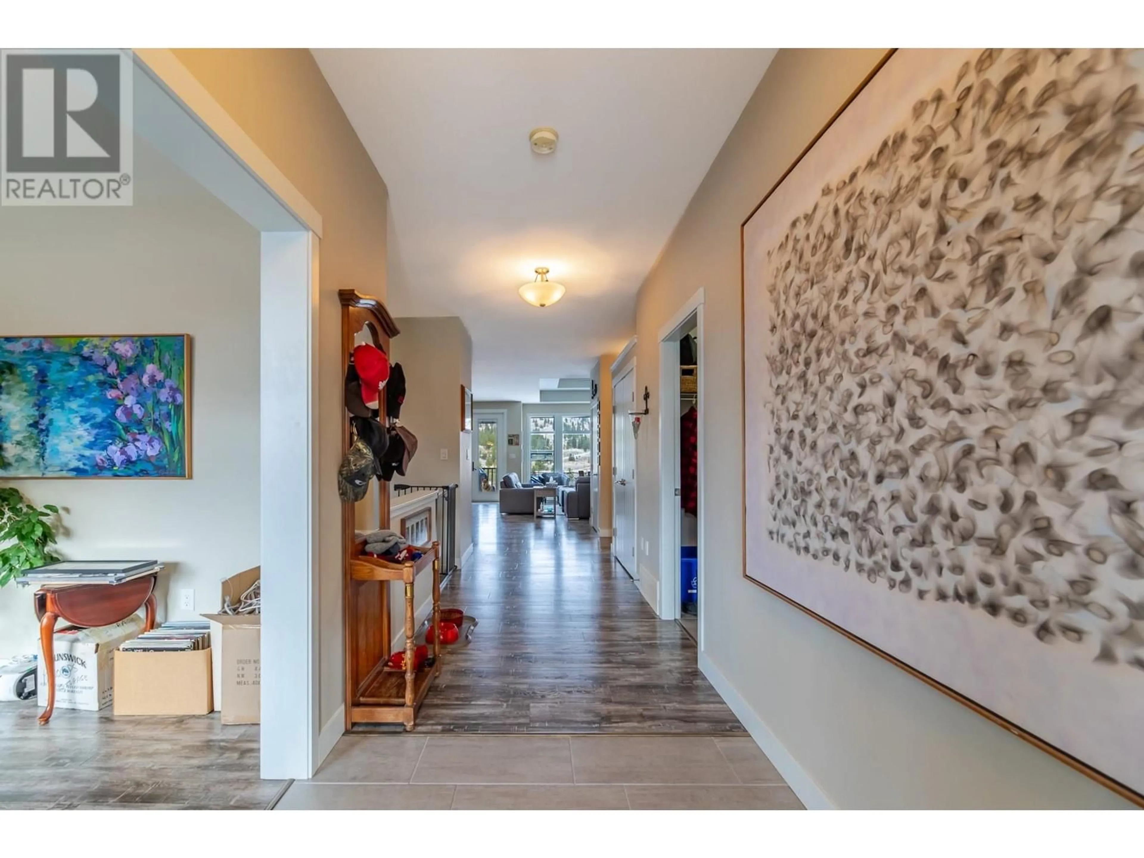 Indoor foyer for 2189 BRENT Drive, Penticton British Columbia V2A8M9