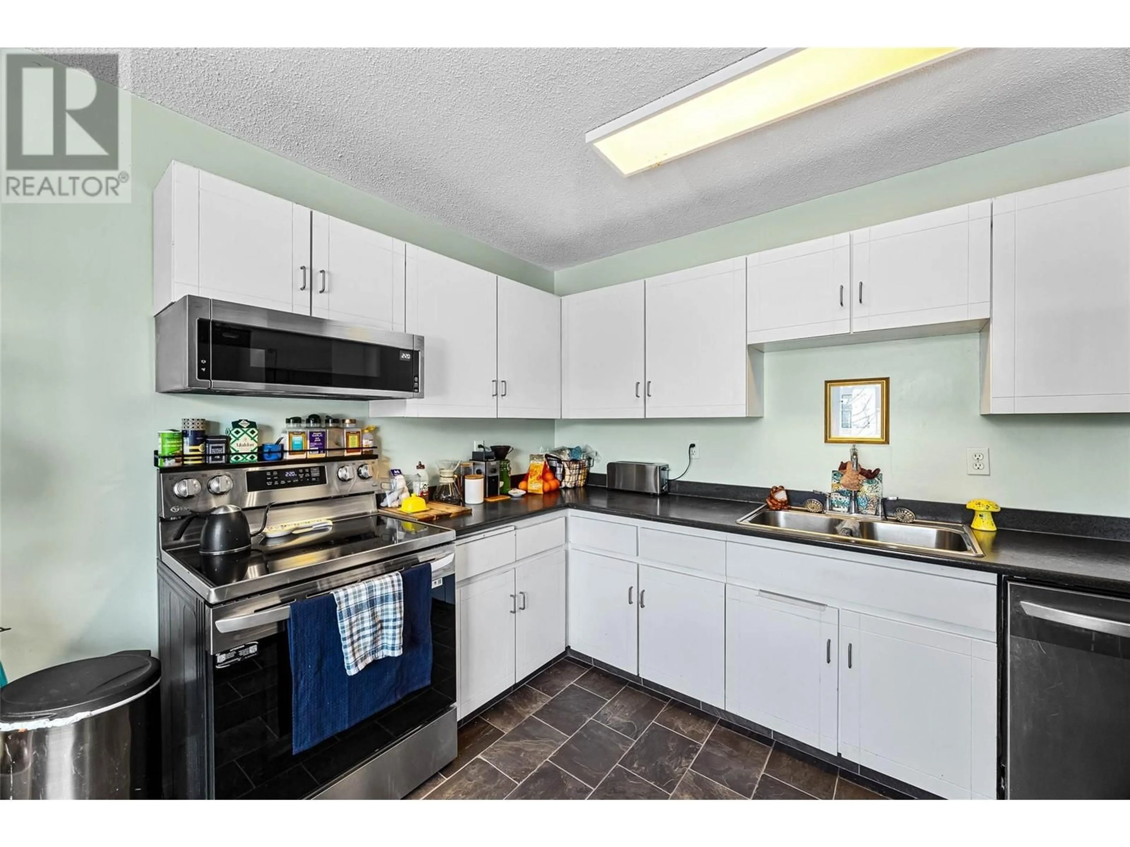 Standard kitchen, unknown for 311 HOLLYBURN Drive, Kamloops British Columbia V2E1Y9