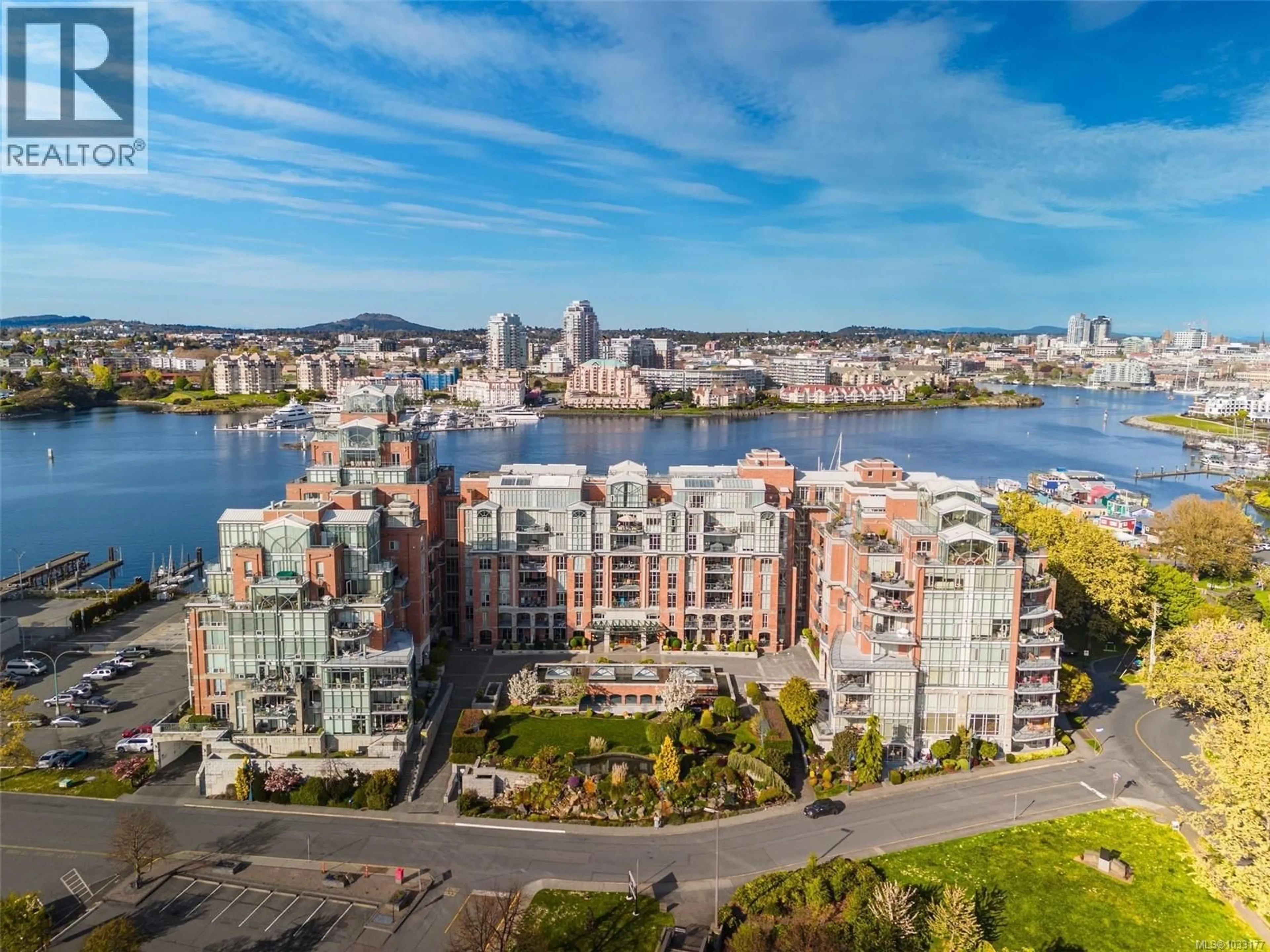 A pic from outside/outdoor area/front of a property/back of a property/a pic from drone, water/lake/river/ocean view for 807 - 21 DALLAS ROAD, Victoria British Columbia V8V4Z9