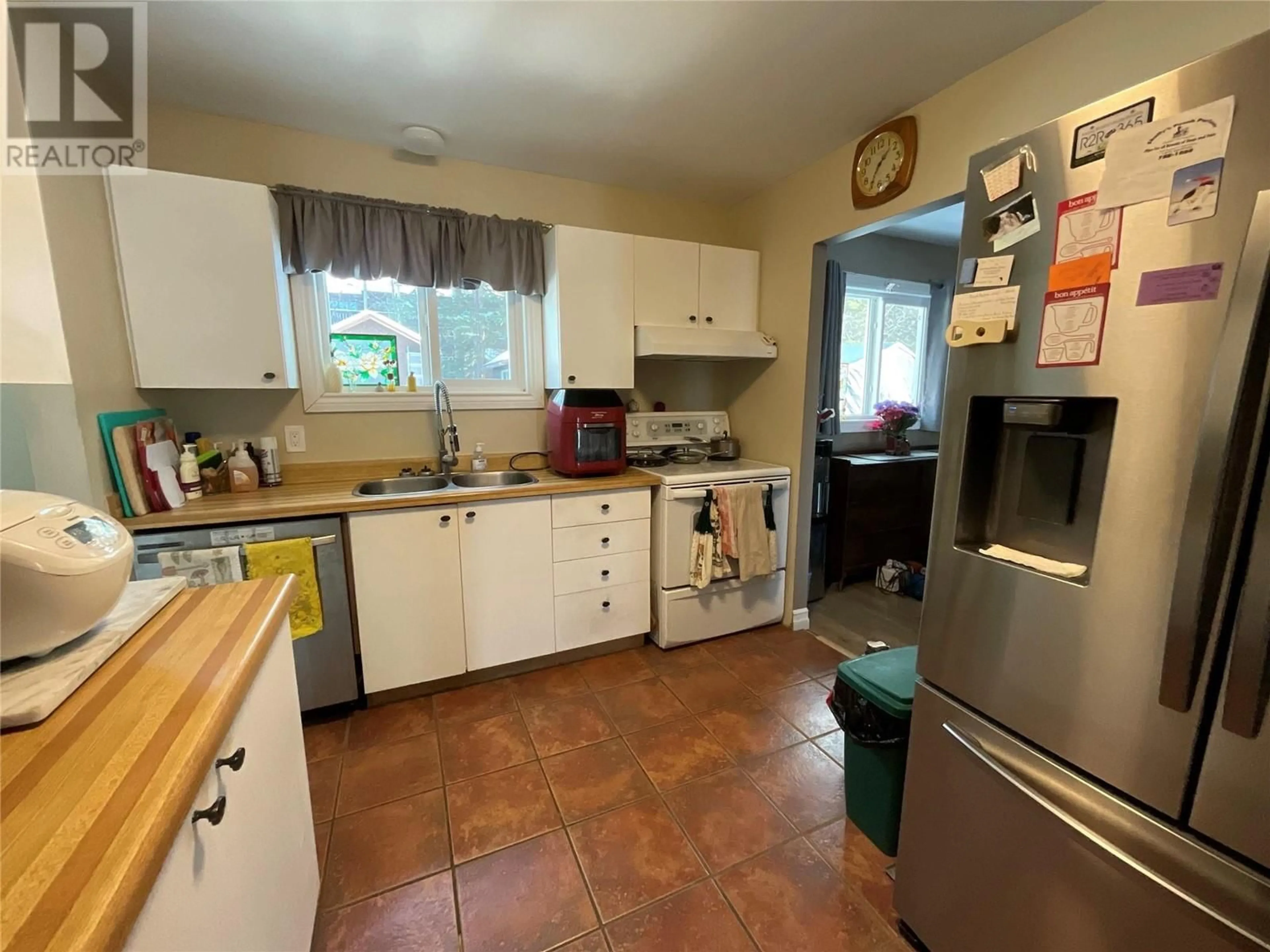 Standard kitchen, unknown for 155 Sukunka Avenue, Tumbler Ridge British Columbia V0C2W0