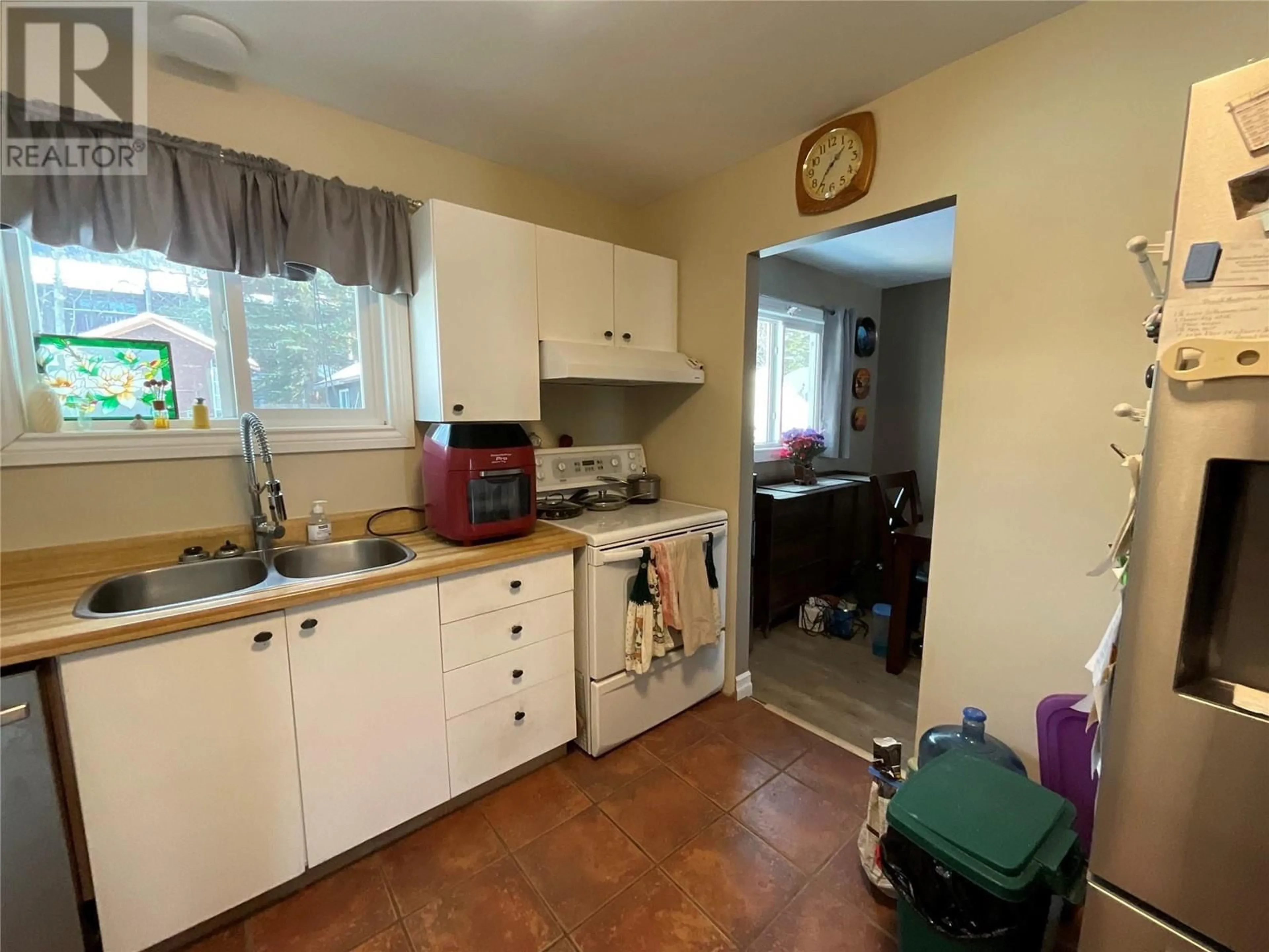 Standard kitchen, unknown for 155 Sukunka Avenue, Tumbler Ridge British Columbia V0C2W0